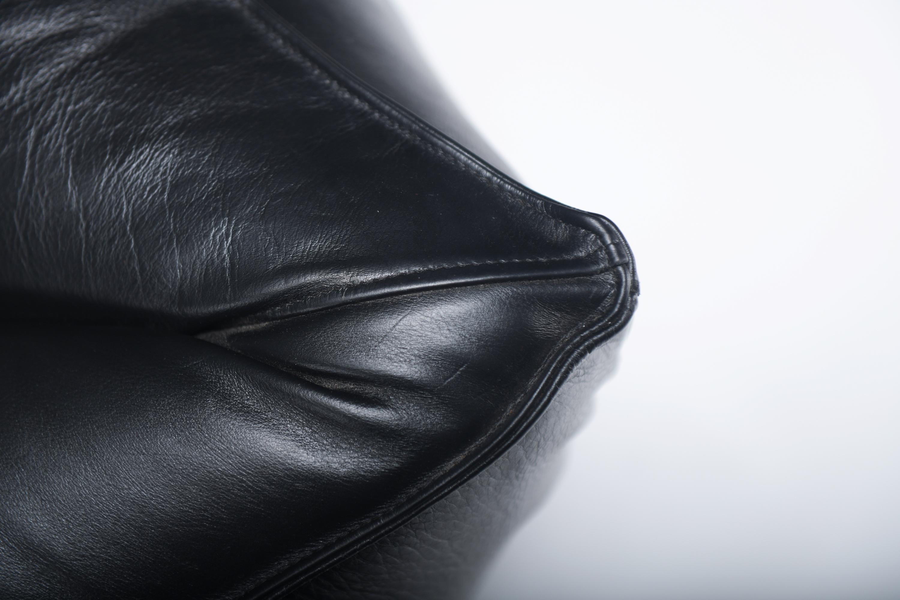 Le Bambole sofa in black leather by Mario Bellini for B & B Italia For Sale 9
