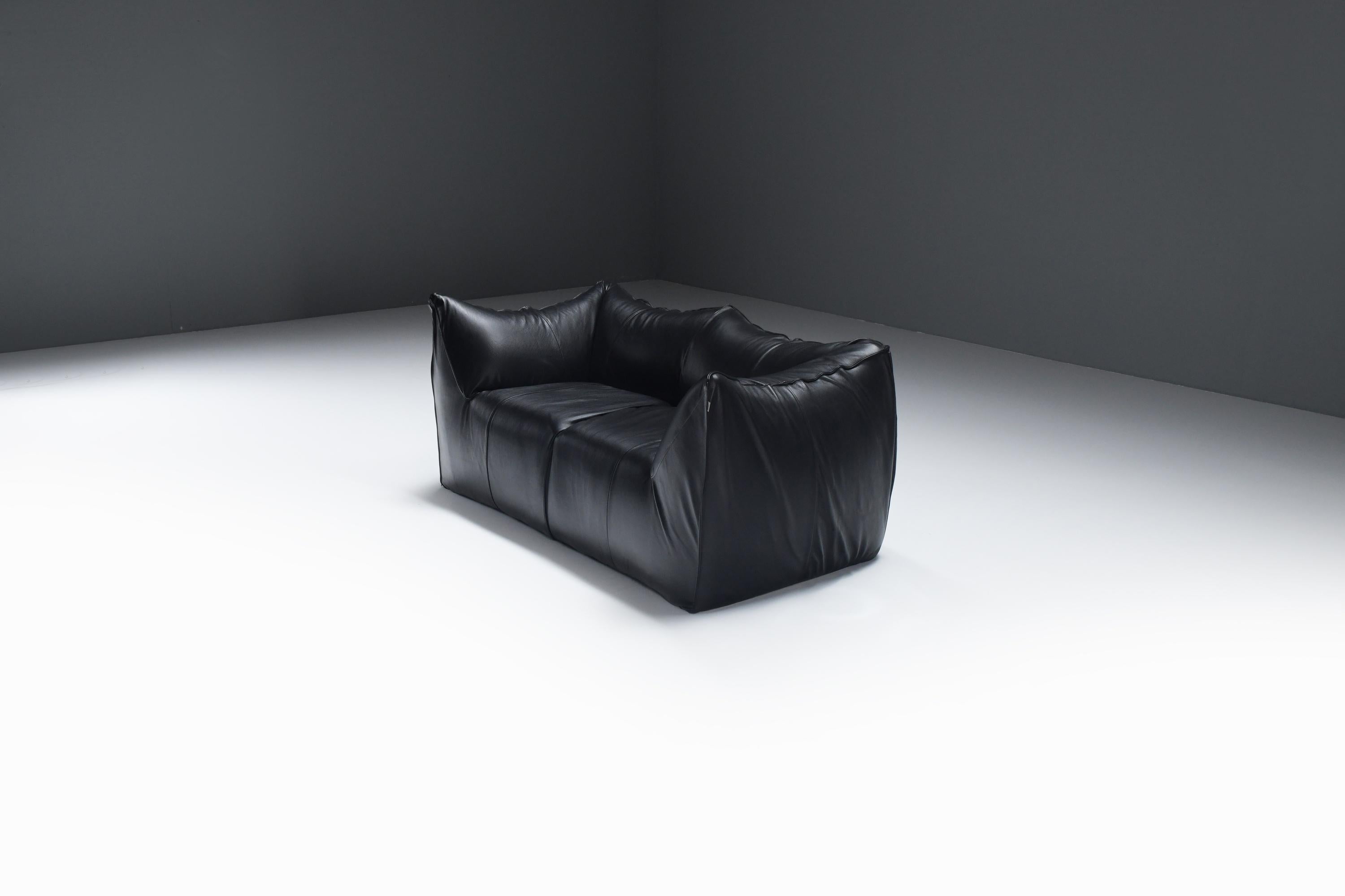 Stunning  ‘Le Bambole’ sofa in new black leather.Designed by Mario Bellini for B & B Italia.

Le Bambole series won the Compasso d'Oro award in 1979.  It is an iconic piece of Italian design. Included in the permanent collection of the MoMA in New