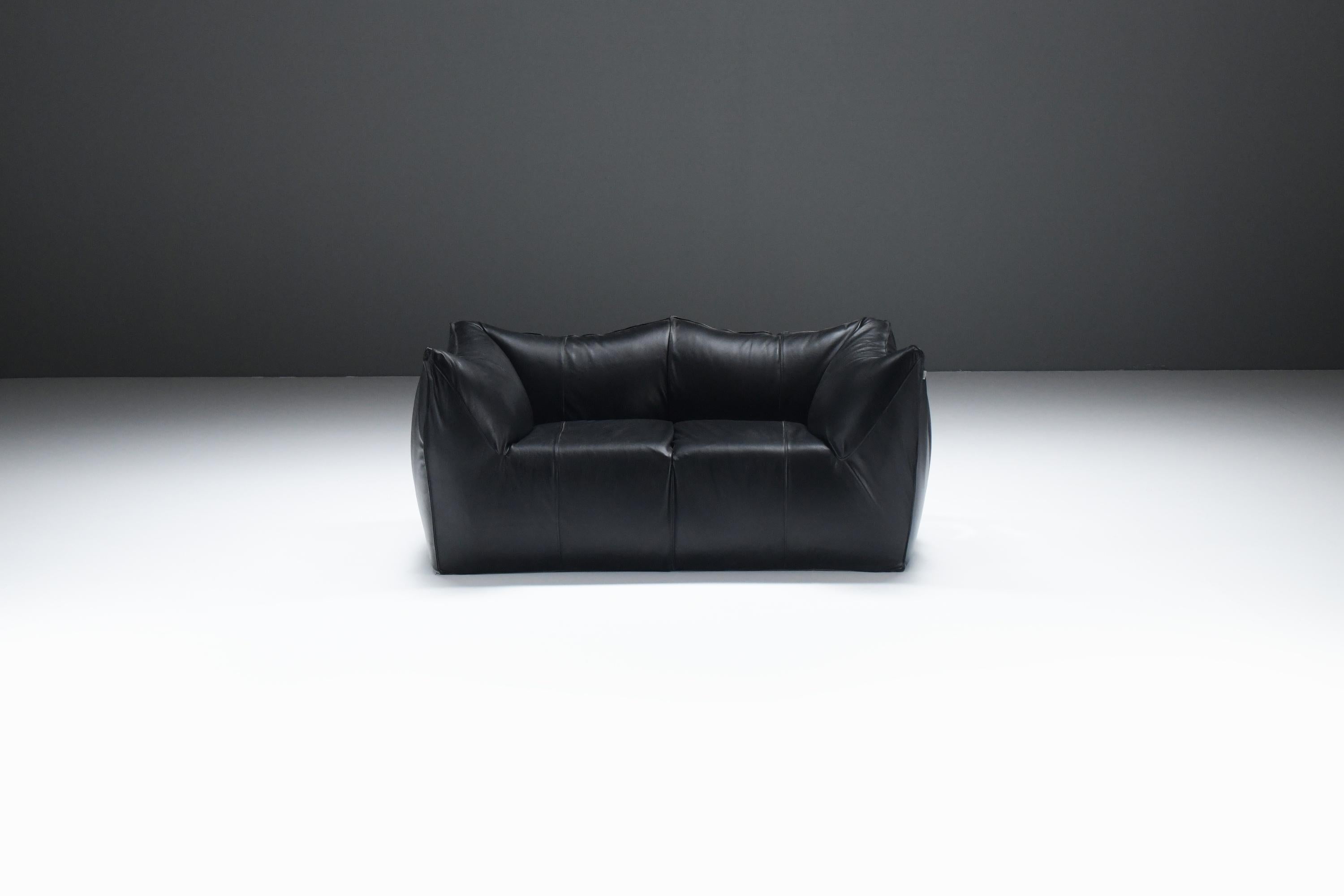 Le Bambole sofa in black leather by Mario Bellini for B & B Italia In Excellent Condition For Sale In Buggenhout, Oost-Vlaanderen