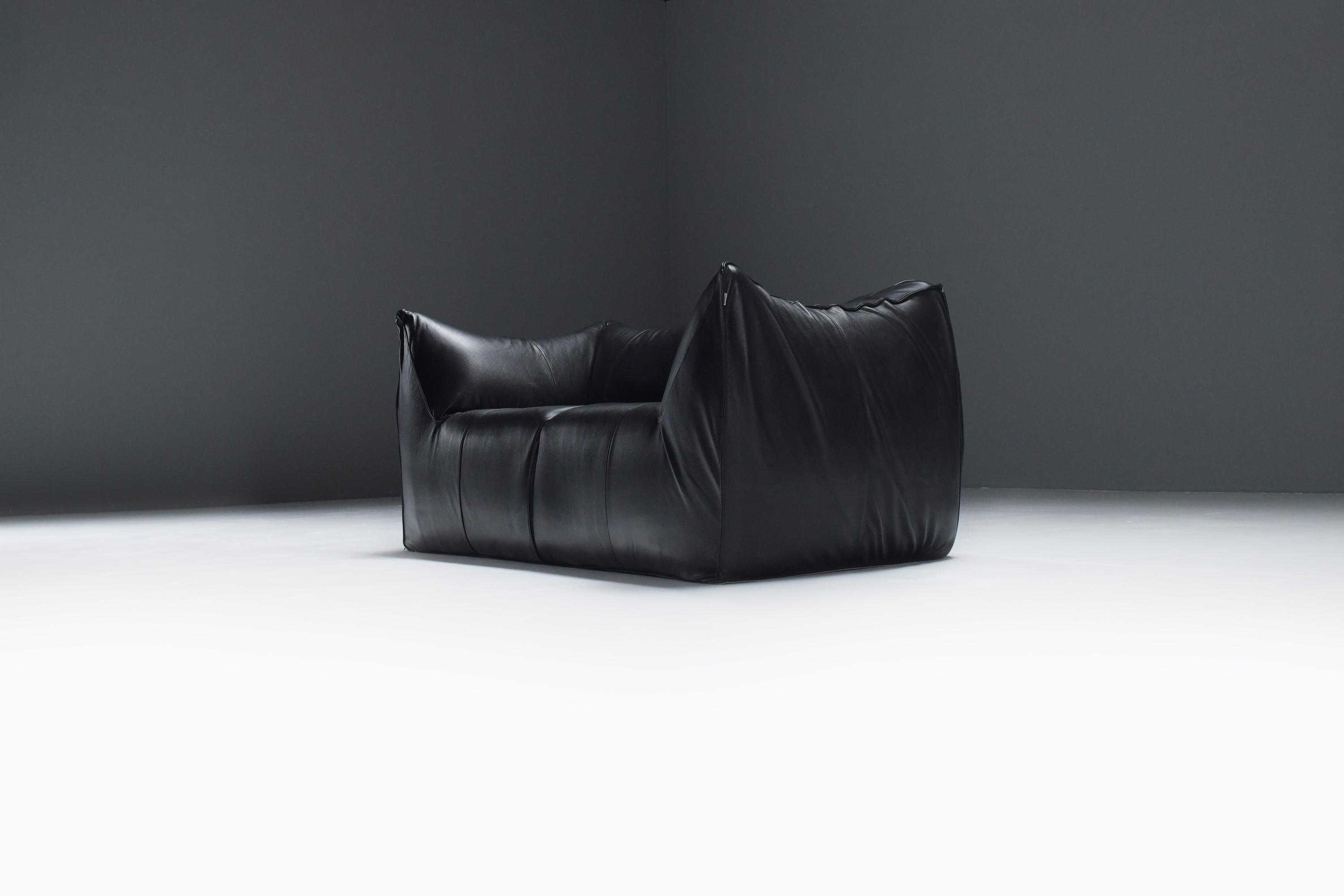 20th Century Le Bambole sofa in black leather by Mario Bellini for B & B Italia For Sale