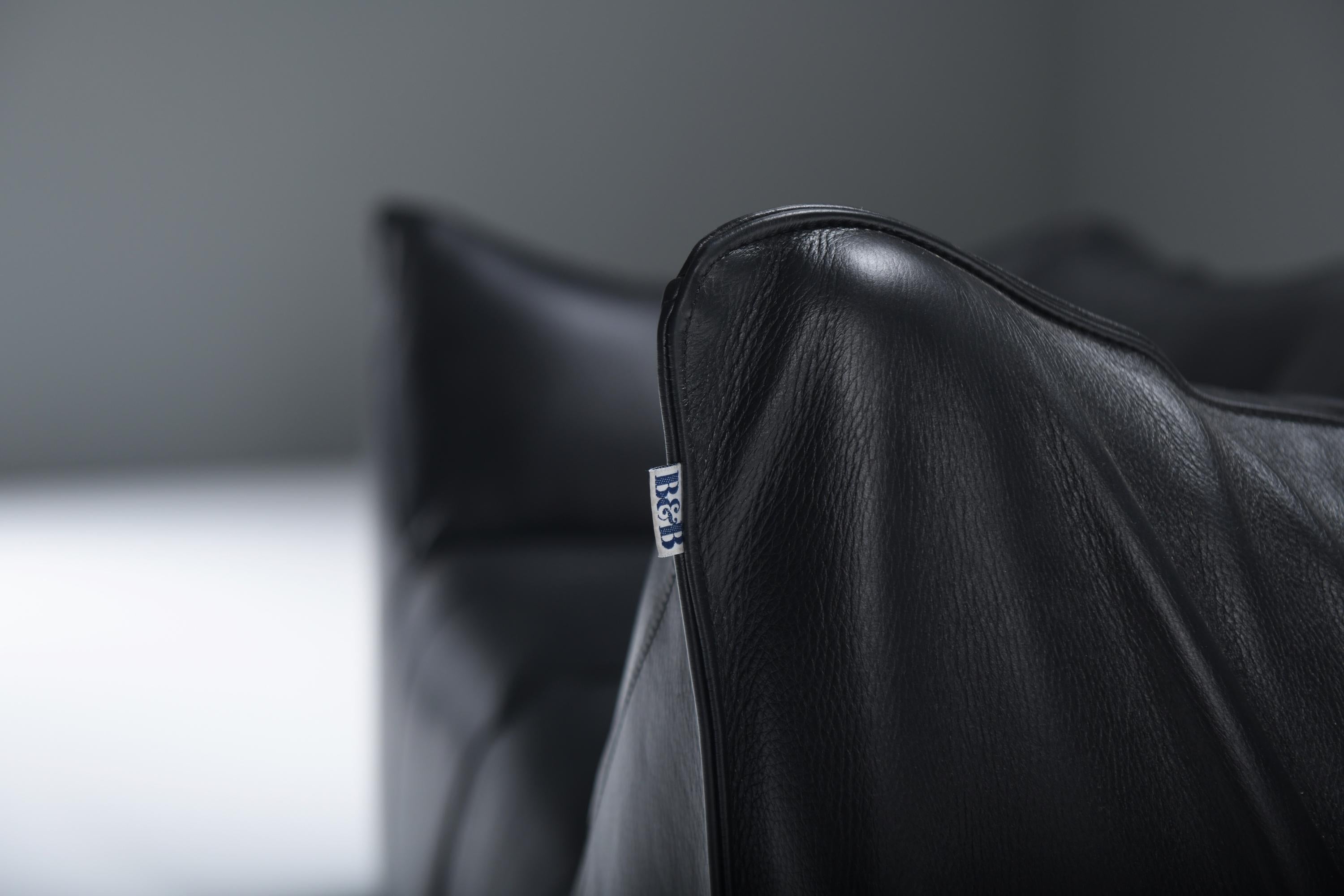 Le Bambole sofa in black leather by Mario Bellini for B & B Italia For Sale 1
