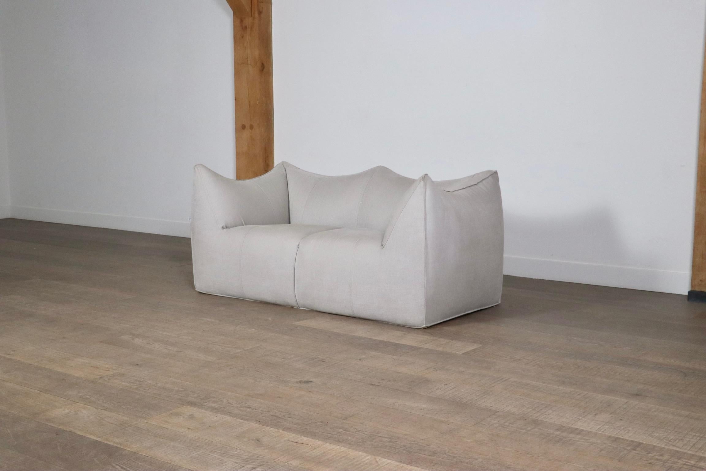 Velvet Le Bambole Sofa In Off White Linen By Mario Bellini For B&B Italia, 1970s For Sale