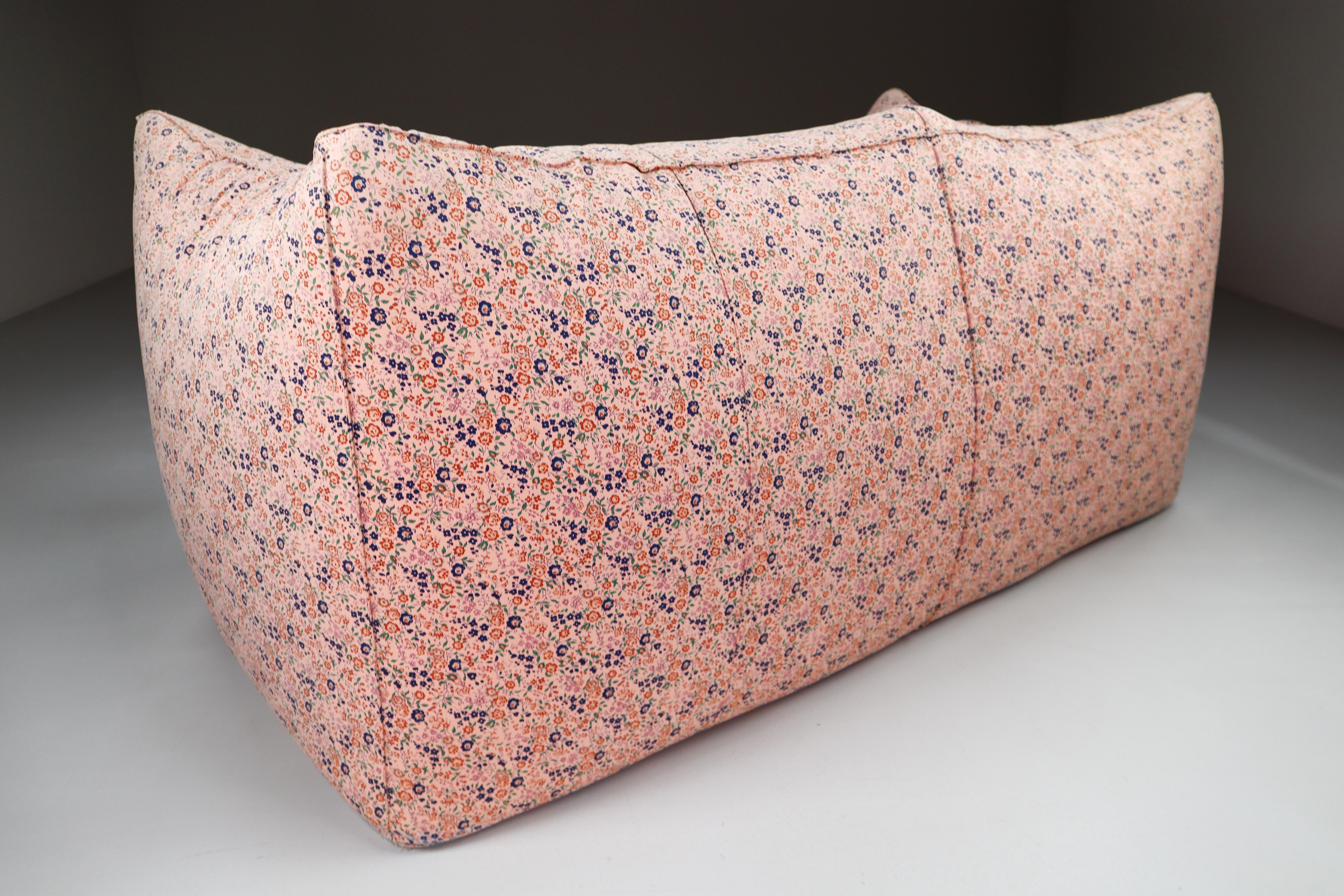 Le Bambole Sofa in Original Floral Fabric by Mario Bellini for B&B Italia, 1972 In Good Condition In Almelo, NL