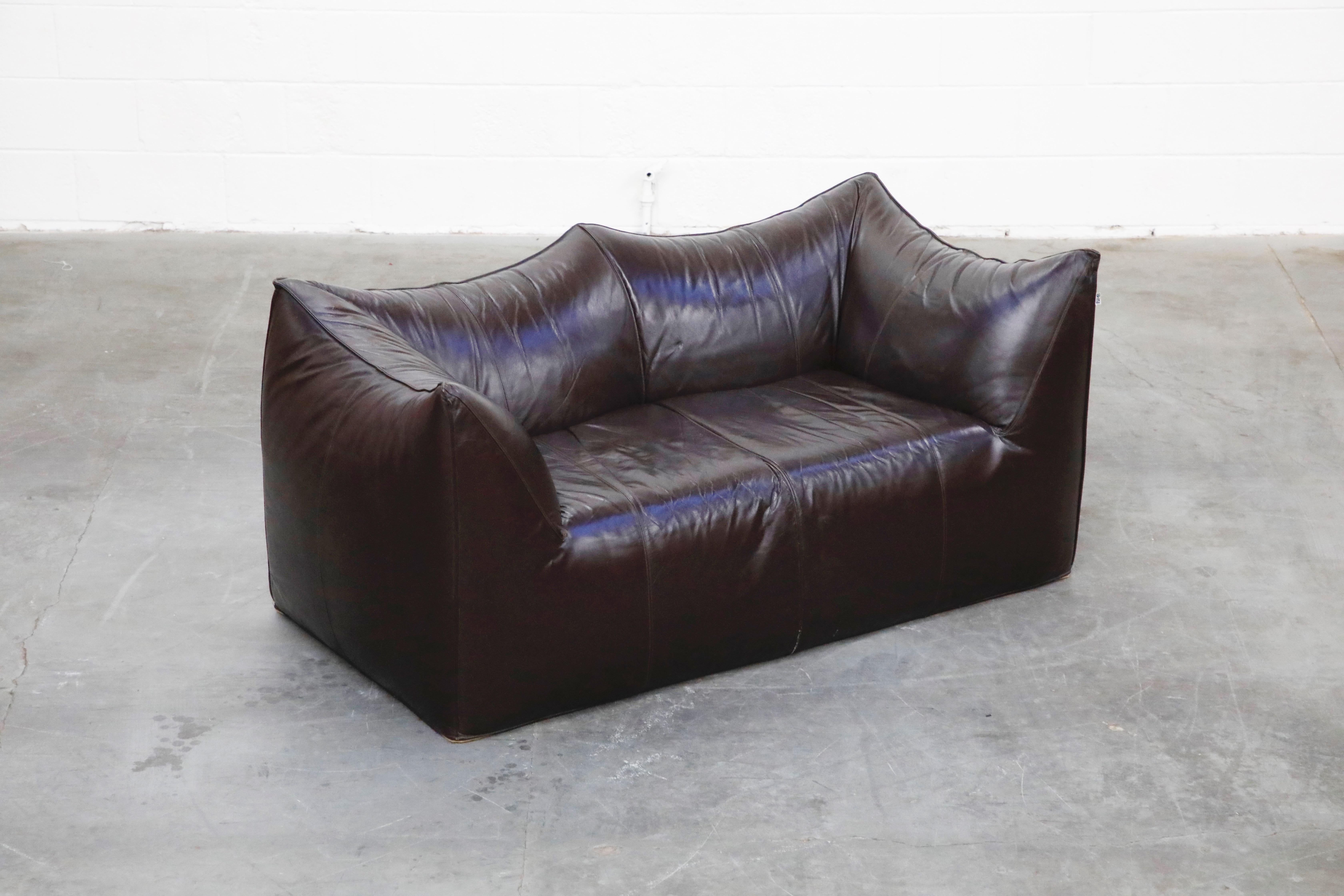 'Le Bambole' Thick Hide Leather Loveseat by Mario Bellini for B&B Italia, Signed In Excellent Condition In Los Angeles, CA