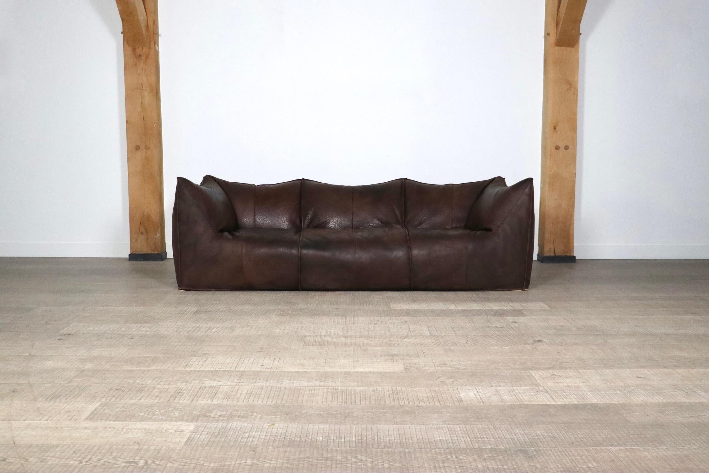 Fantastic “Le Bambole” three seater sofa in original buffalo neck leather designed by Mario Bellini for B & B Italia in the 1970s. With the original thick, almost indestructible buffalo neck leather with a nice patina. Besides the outstanding
