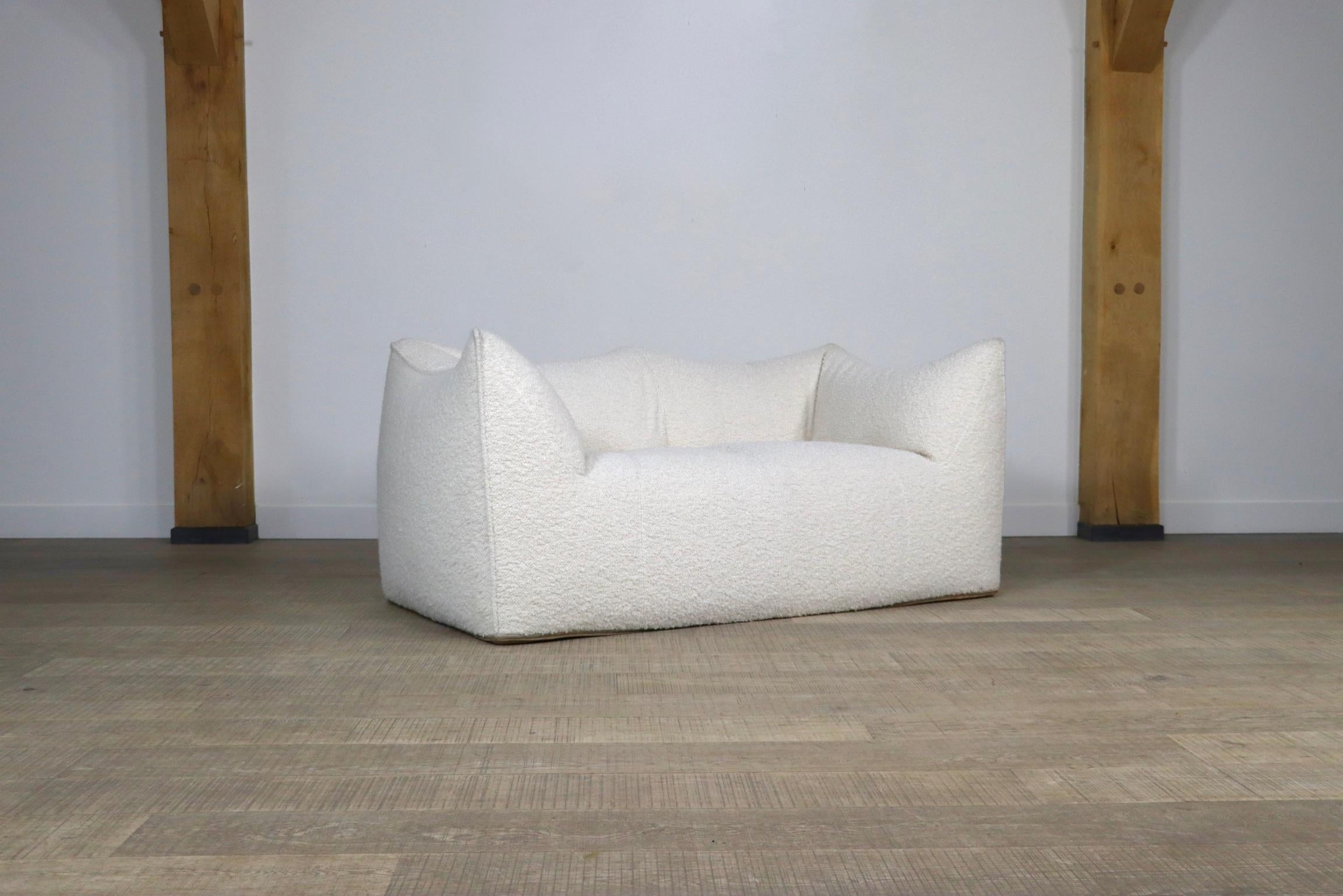 Le Bambole Two-Seater Sofa in Cream Bouclé by Mario Bellini for B&B Italia, 1970 In Excellent Condition In ABCOUDE, UT