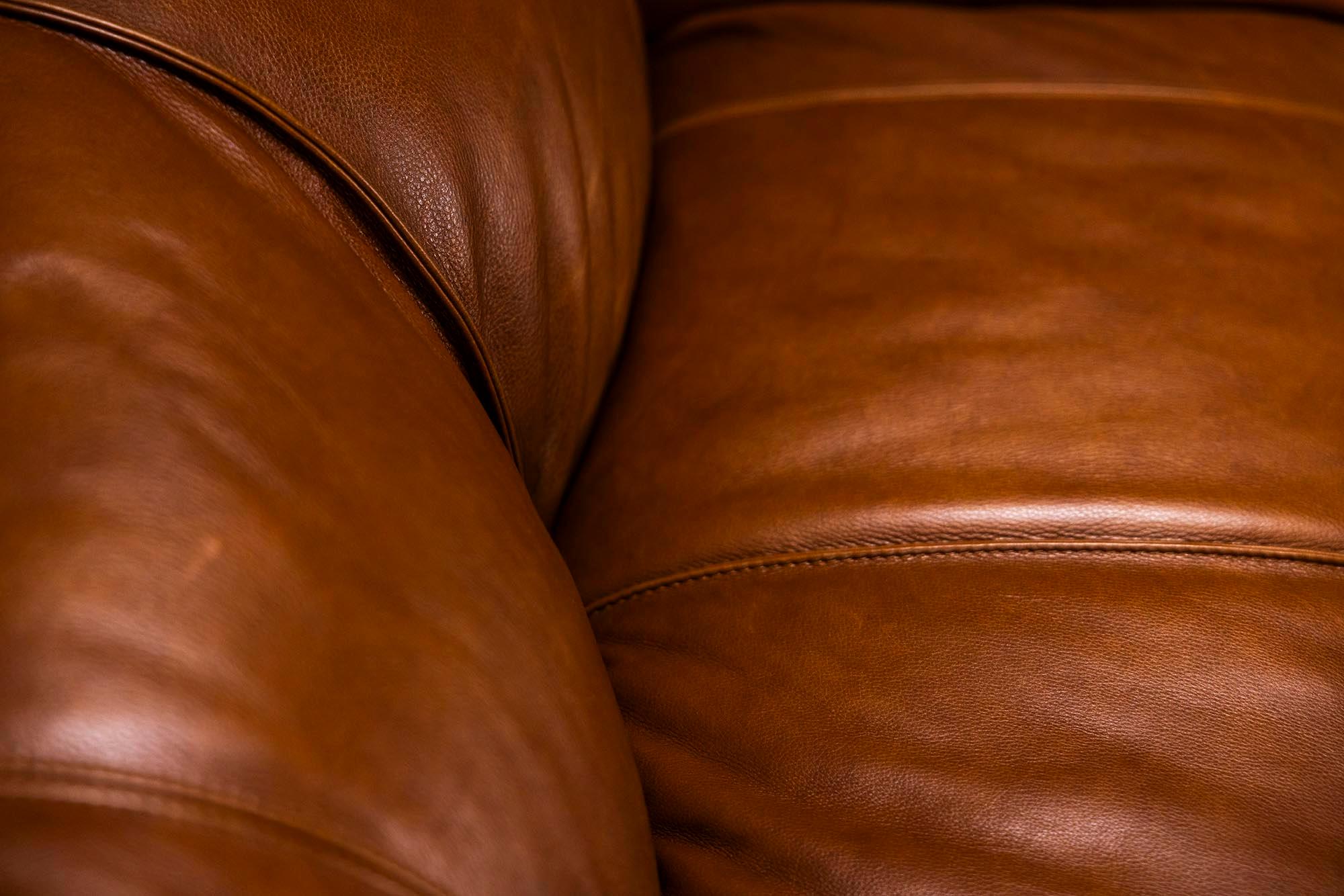 Zweisitzer-Sofa „Le Bambole“ aus neu gepolstertem Leder von Mario Bellini für B&B im Angebot 5