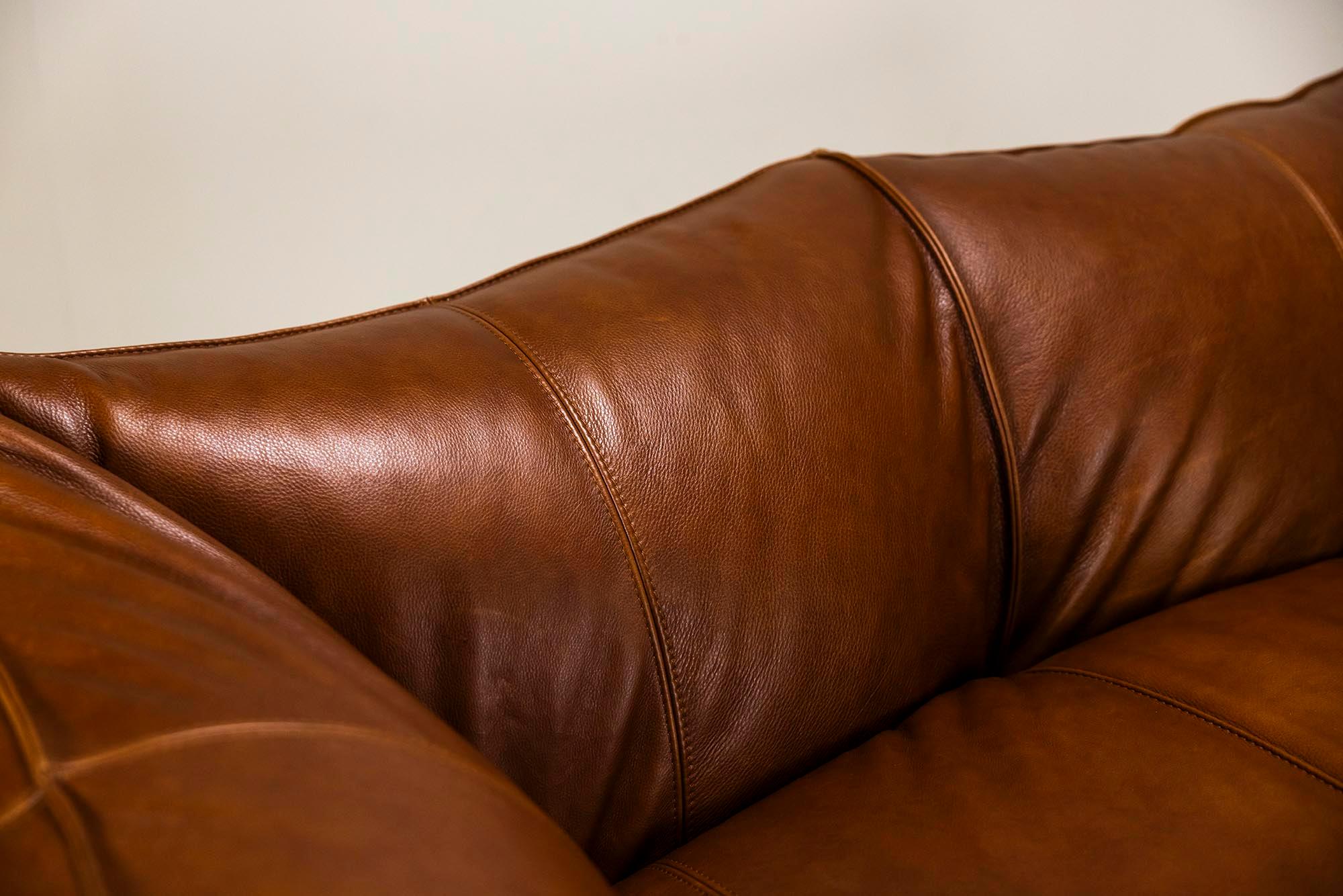 Zweisitzer-Sofa „Le Bambole“ aus neu gepolstertem Leder von Mario Bellini für B&B im Angebot 1