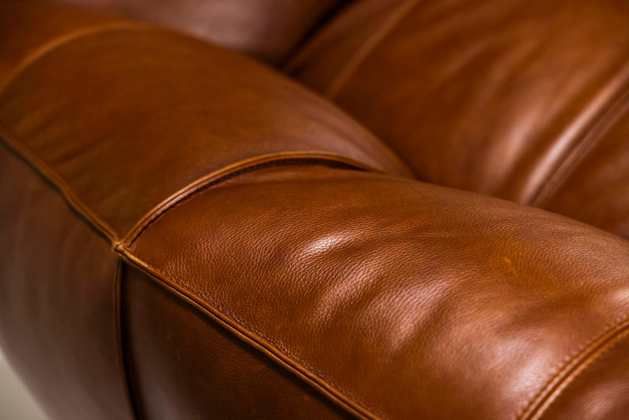 Zweisitzer-Sofa „Le Bambole“ aus neu gepolstertem Leder von Mario Bellini für B&B im Angebot 3