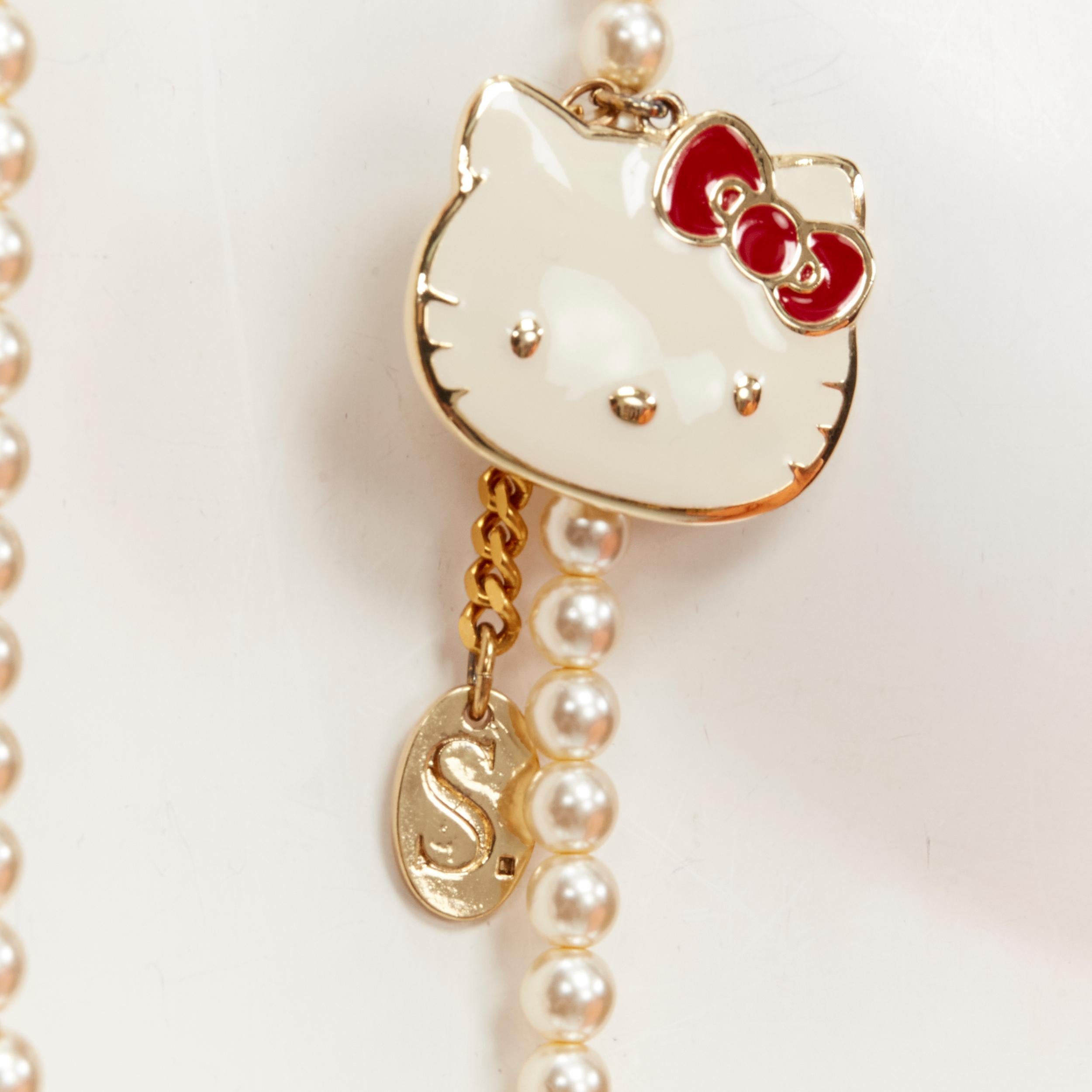 LE BIJOUX DE SOPHIE Collana con fiocco di perle Hello Kitty
Riferimento: ANWU/A00316
Marchio: Le Bijoux De Sophie
Materiale: Finta perla, plastica, metallo
Colore: Rosa, Perla
Modello: Cartone animato
Chiusura: Chiusura ad aragosta
Dettagli extra: