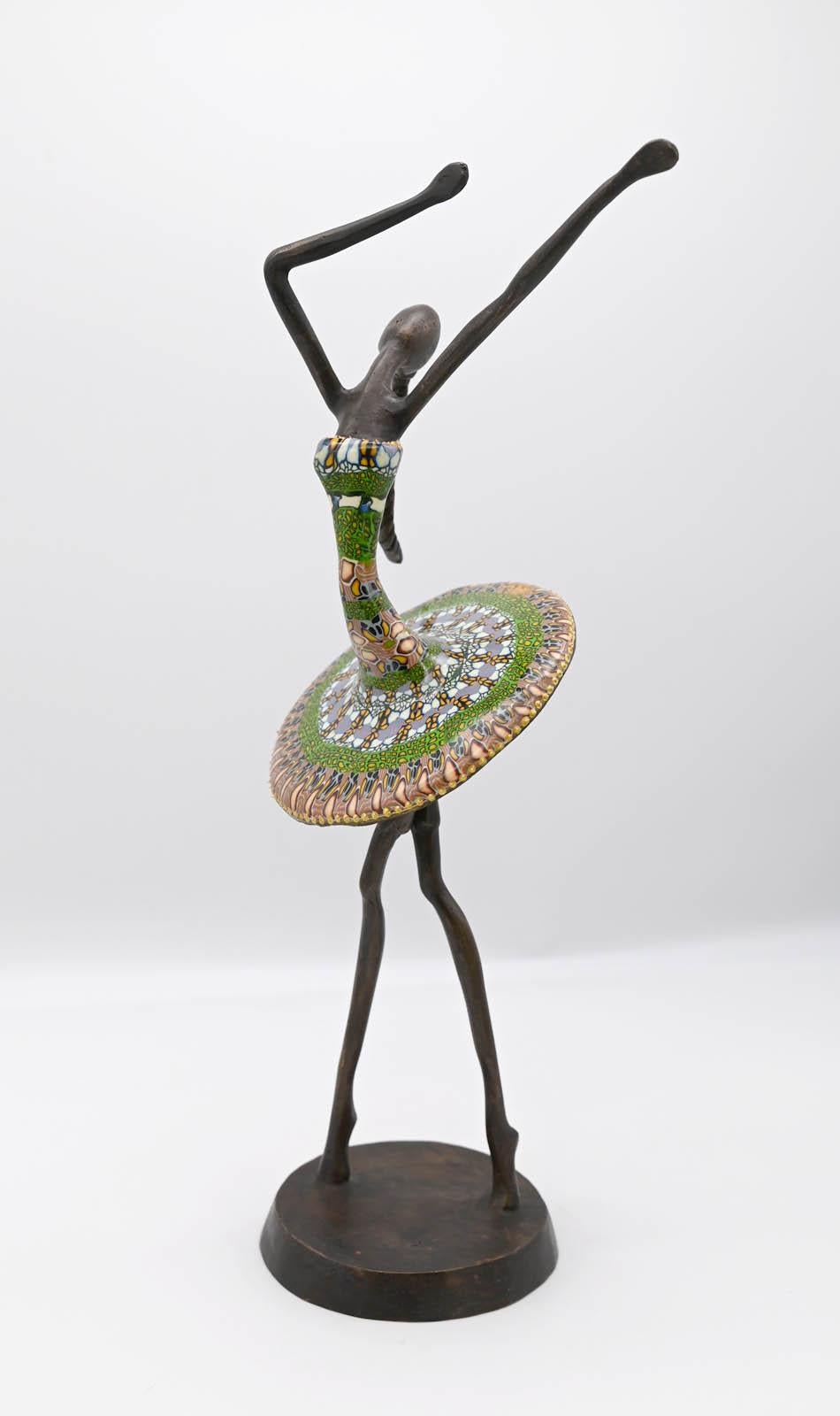 Grande danseuse au tutu vert - Modern Sculpture by LE BLOAS