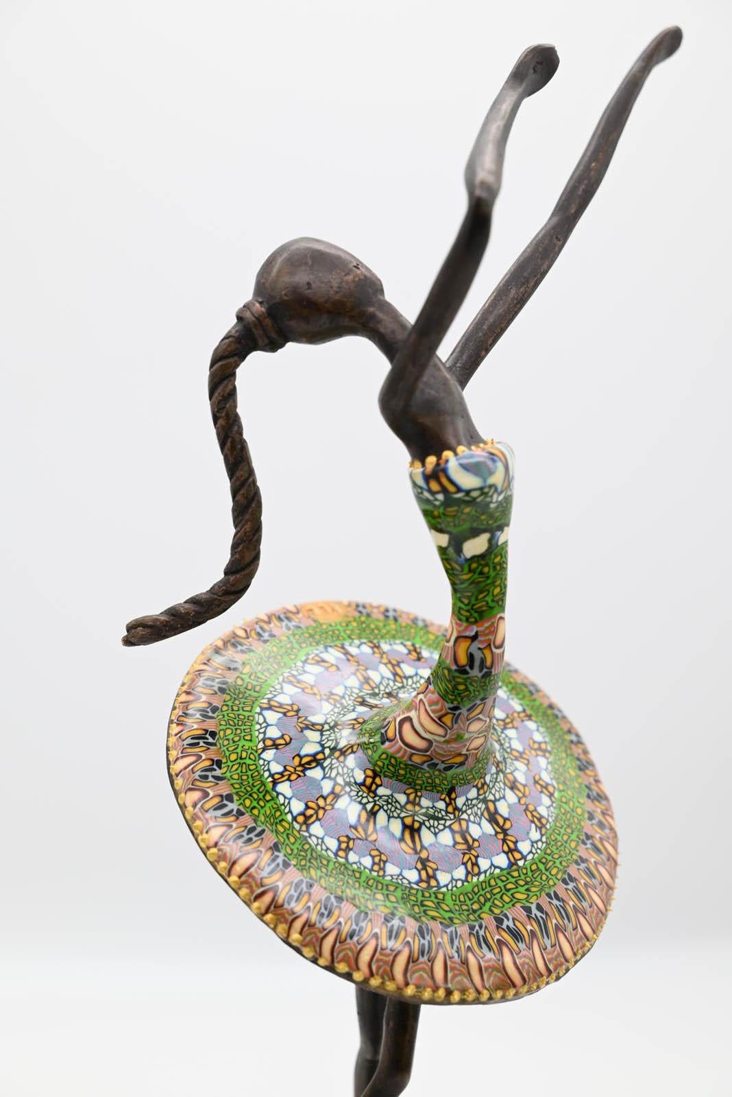 Grande danseuse au tutu vert - Gold Figurative Sculpture by LE BLOAS