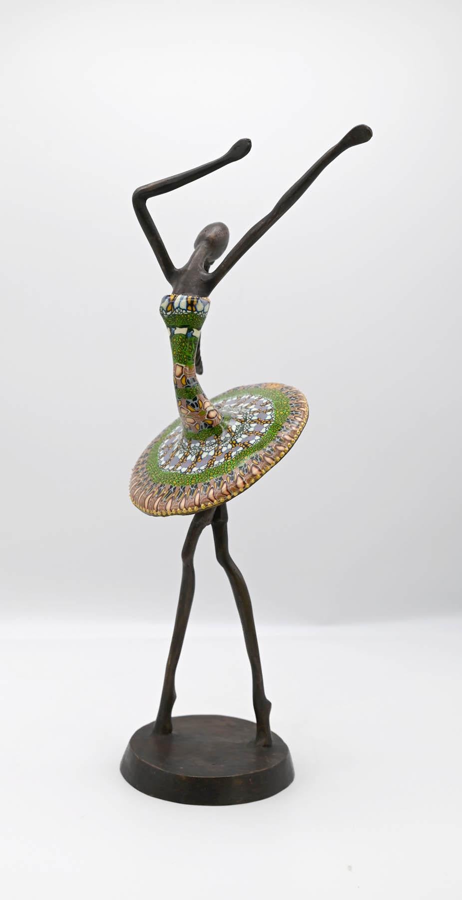 LE BLOAS Figurative Sculpture – Grande danseuse au tutu vert