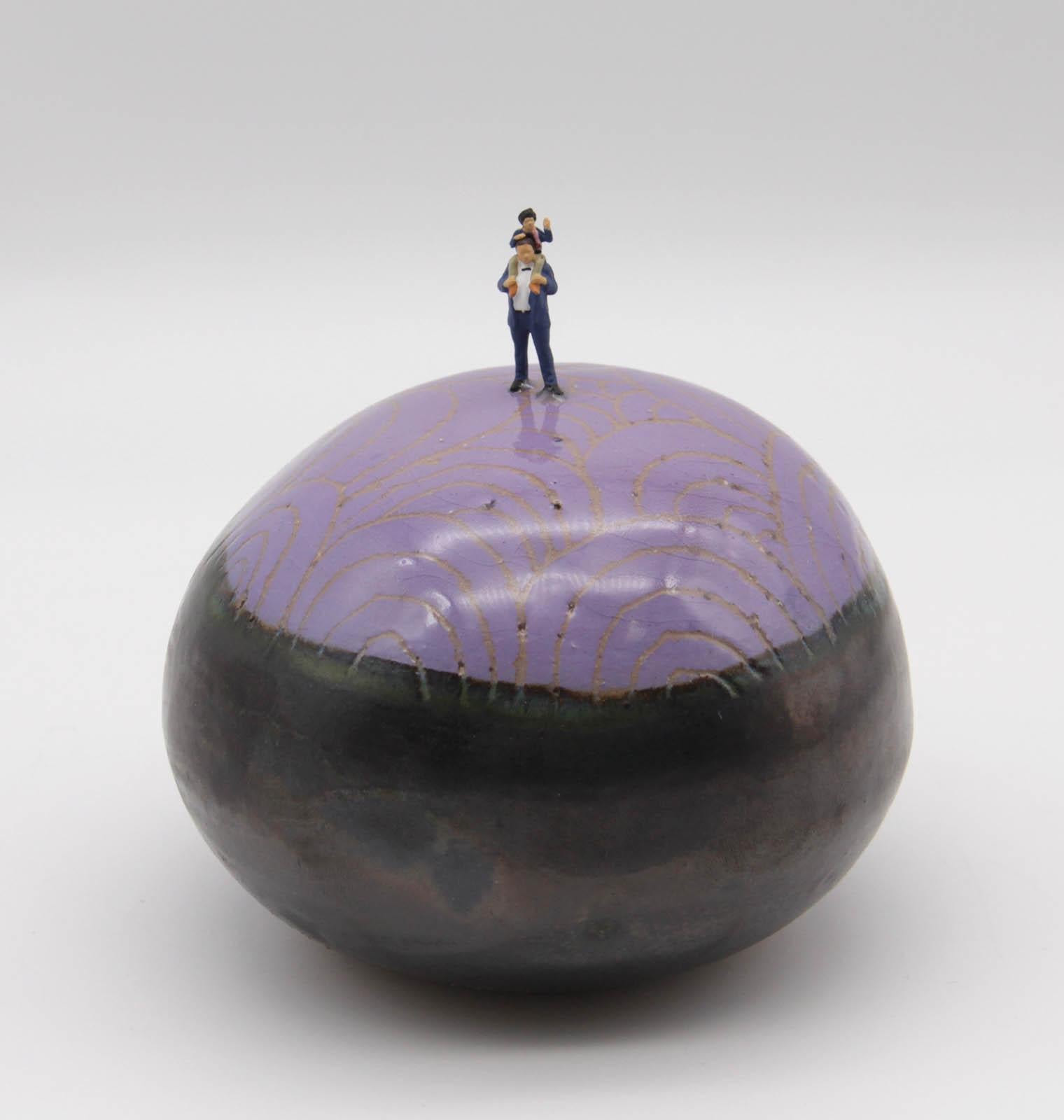 LE BLOAS Figurative Sculpture – Mini-Monde, Vater und Kinder