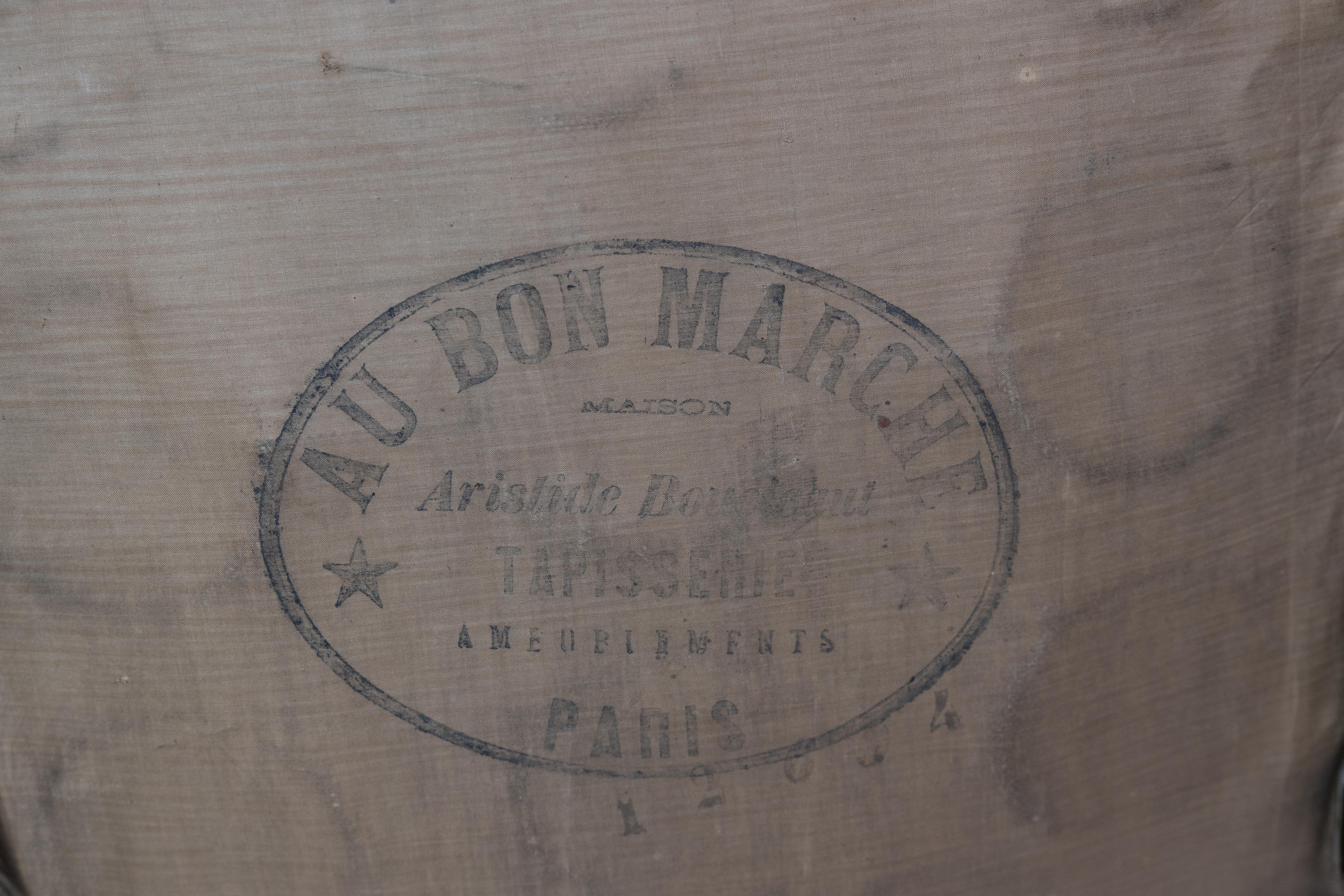 The Bon Marché Boudoir chair upholstery restored by The Royal School of Needlework (L'école royale de l'aiguille) en vente 11