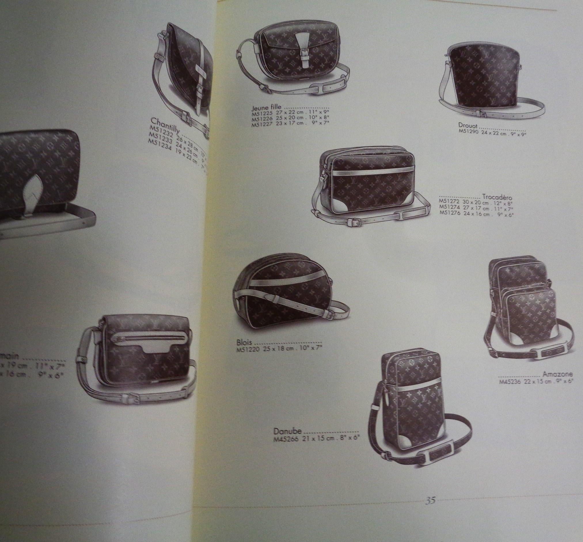 Le catalogue - Louis Vuitton w/ Price List & Taiga Pamphlet - 1993 numéro 1  en vente 4