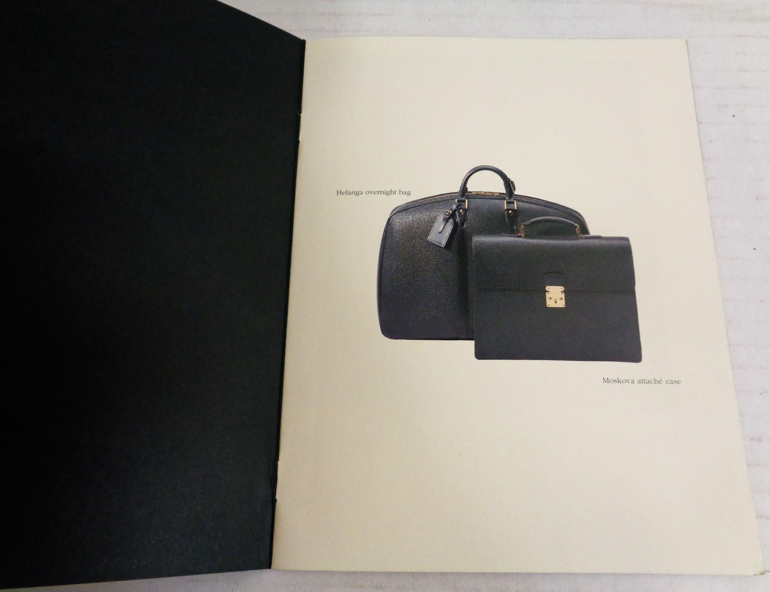 Le catalogue - Louis Vuitton w/ Price List & Taiga Pamphlet - 1993 numéro 1  en vente 13