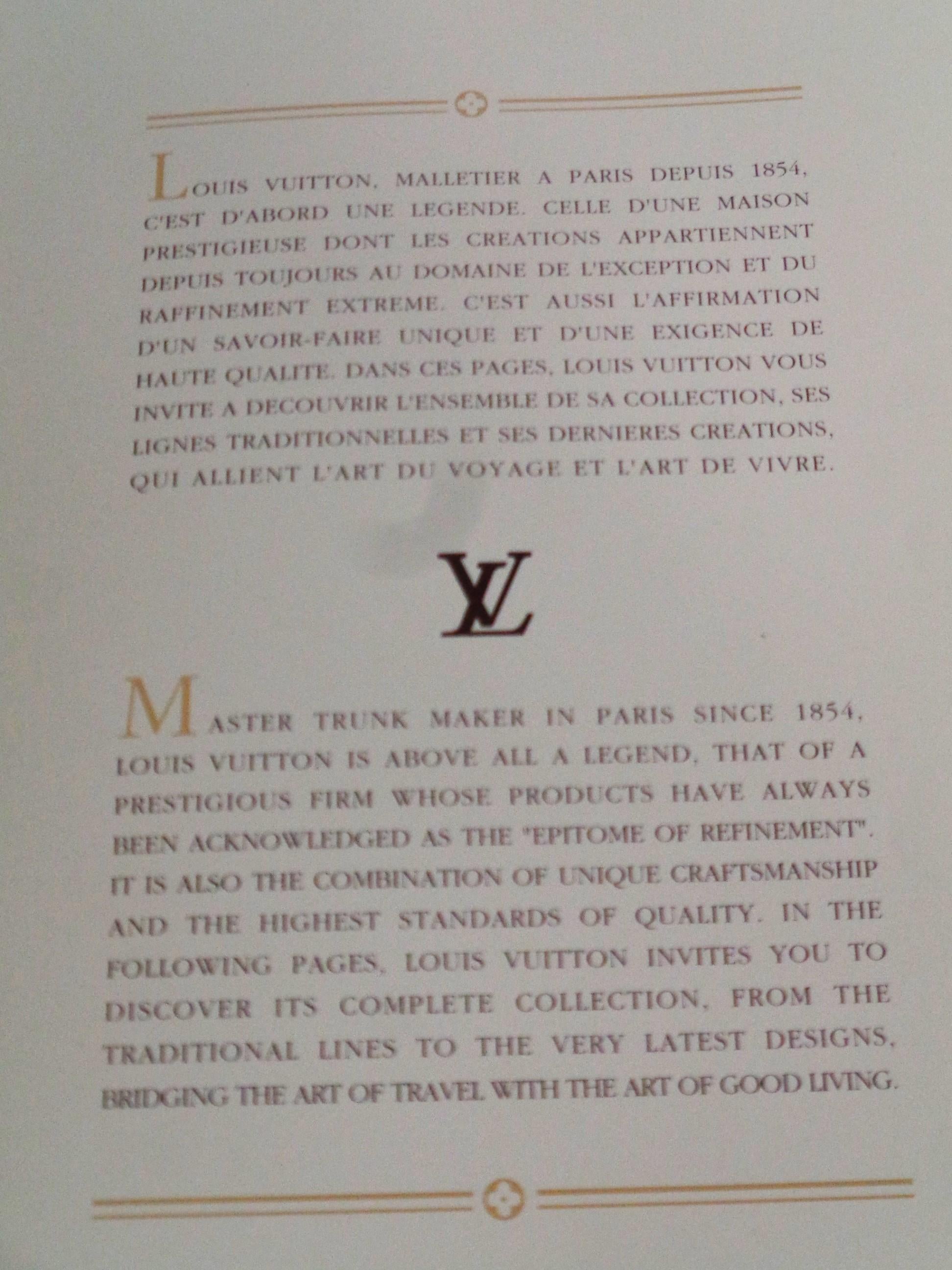 Le catalogue - Louis Vuitton w/ Price List & Taiga Pamphlet - 1993 numéro 1  Bon état - En vente à Rochester, NY