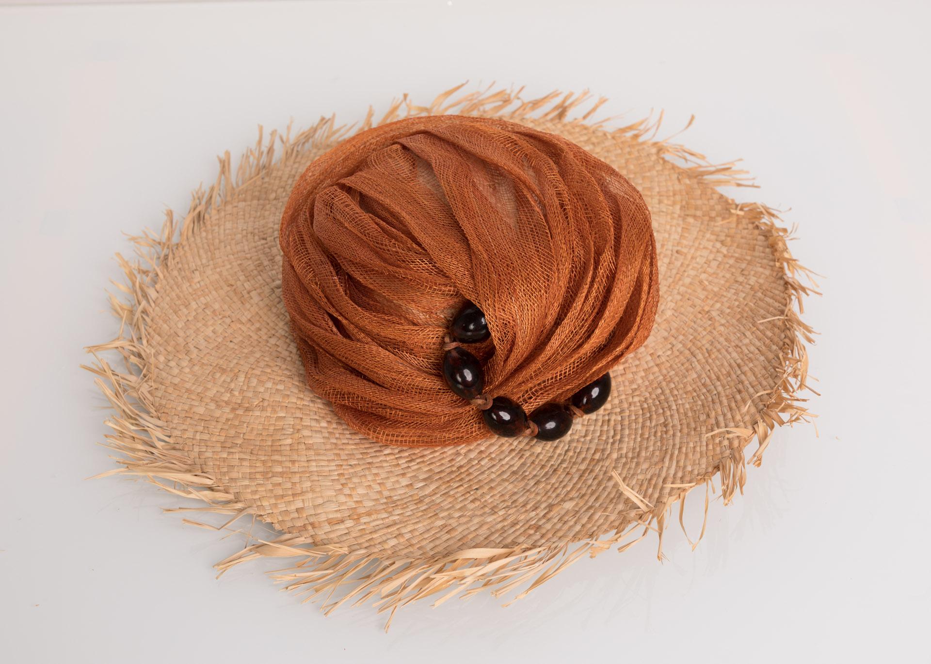 Perlenbesetzter Sonnenhut von Chapeau Raffia aus Tüll Damen im Angebot