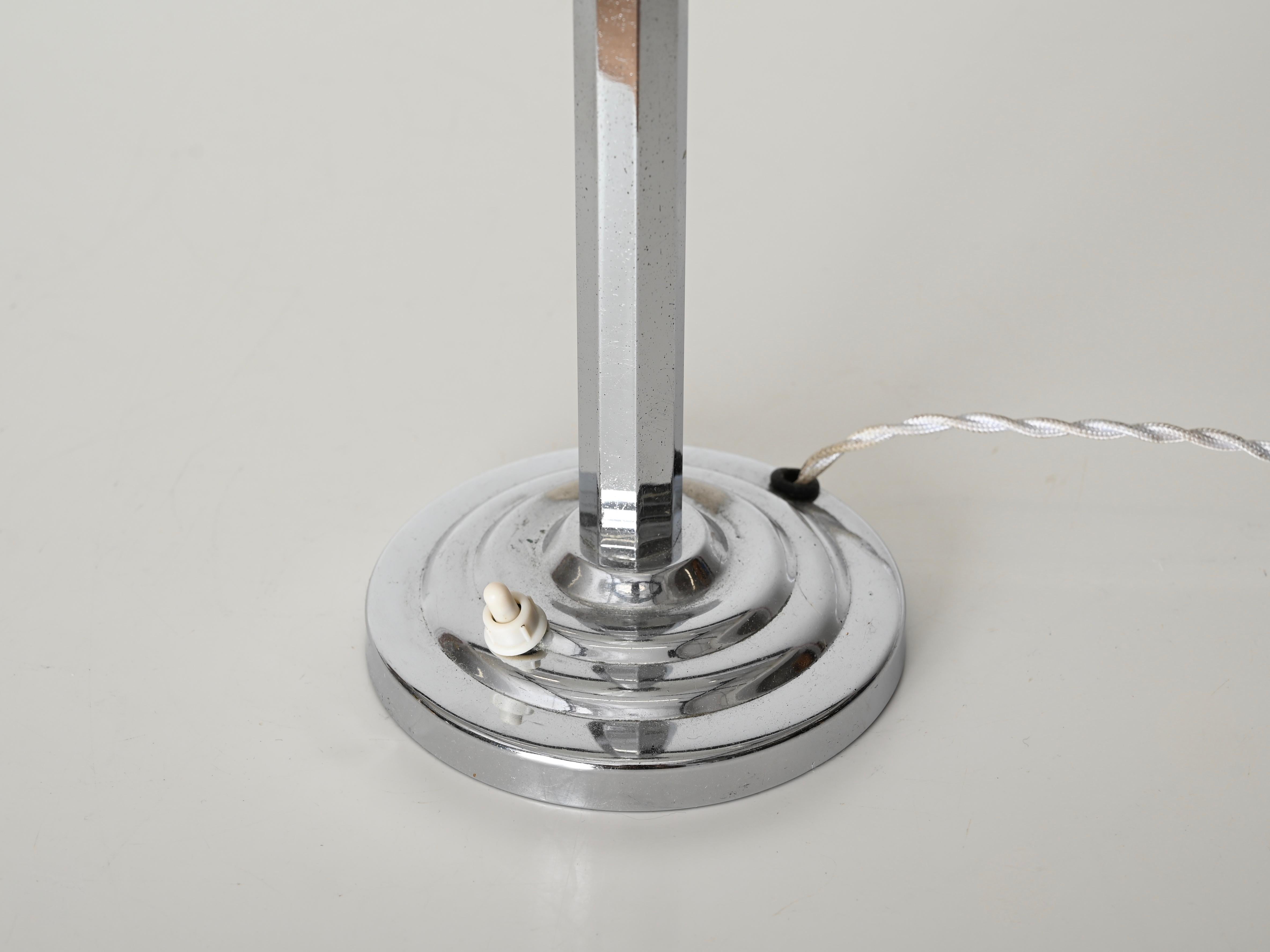 Lampe de bureau Art Déco Le Chevallier en chrome, bakélite et verre opalin, années 1930 en vente 2