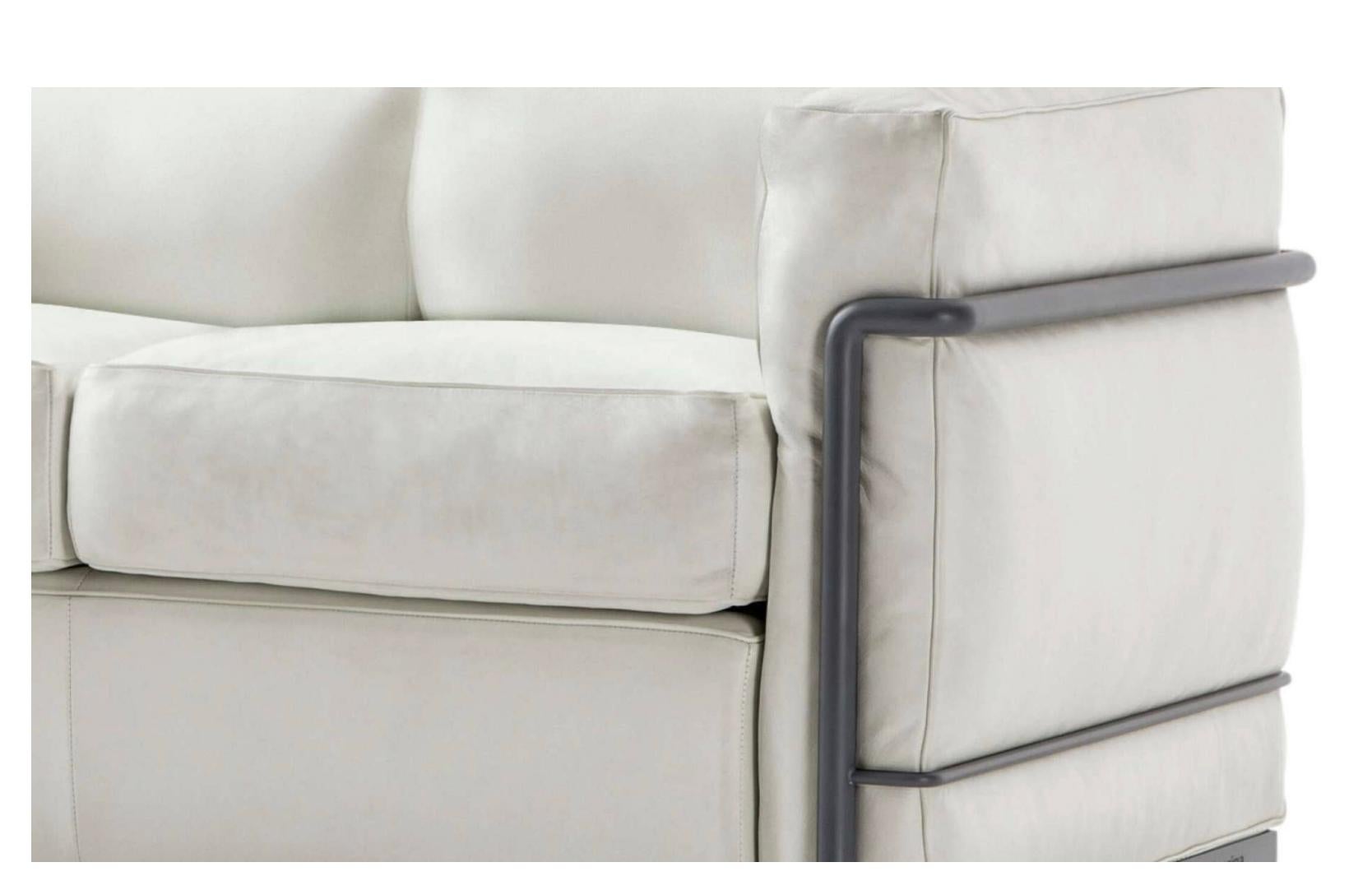 Mid-Century Modern Le Corbusier 2 Fauteuil Grand Confort, Petit Modèle, Deux Places en vente
