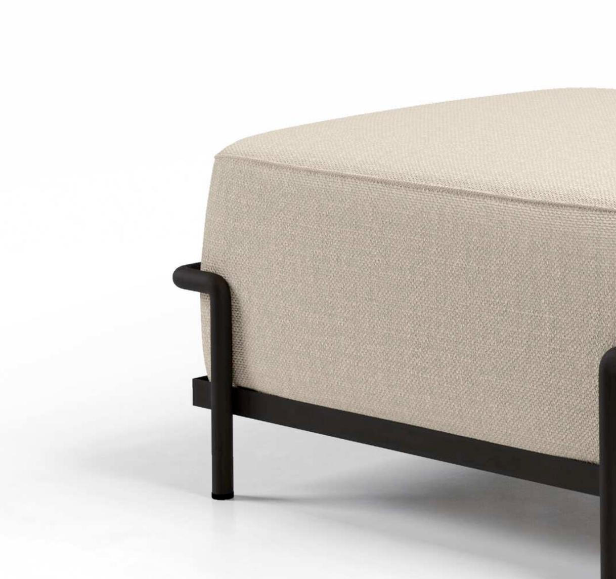Mid-Century Modern Le Corbusier 2 Ottomane, Durable For Cassina For Sale