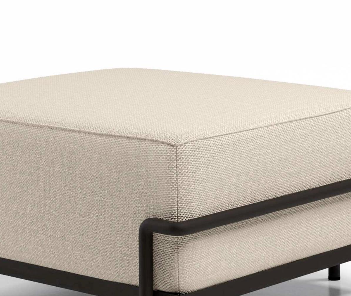 Contemporary Le Corbusier 2 Ottomane, Durable For Cassina For Sale