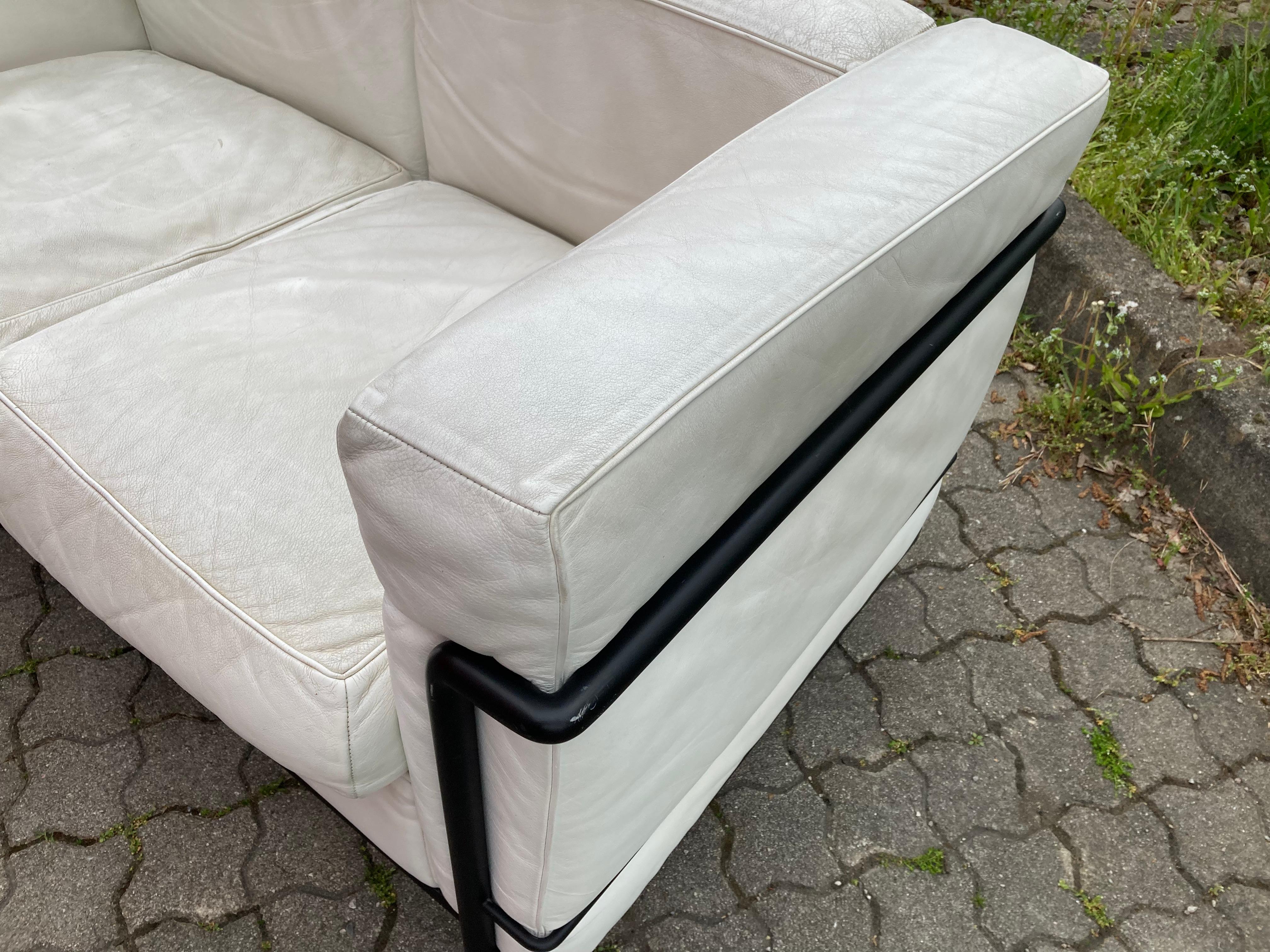 Le Corbusier 2-Sitzer-Sofa LC2 aus weißem Leder von Cassina, Vintage (20. Jahrhundert) im Angebot