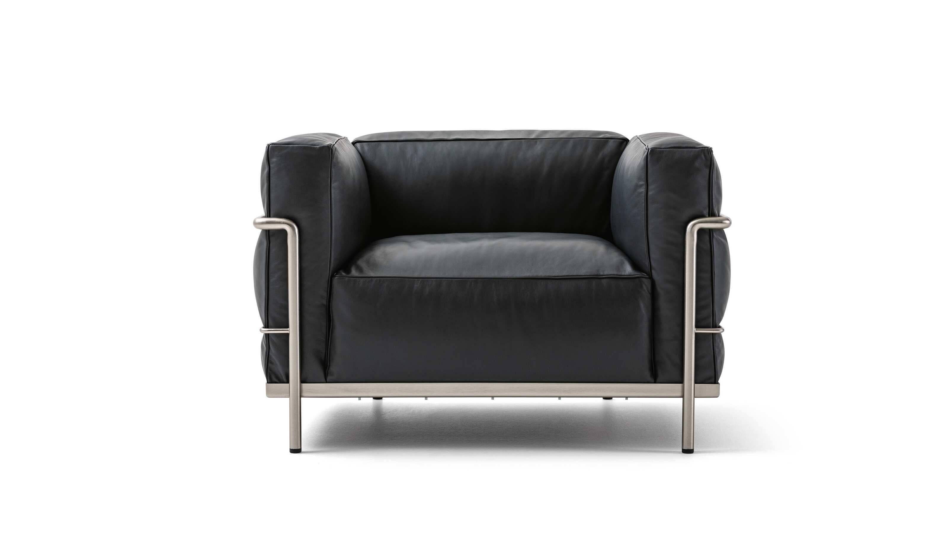 Le Corbusier 3 Fauteuil Grand Confort, Grand Modèle, Durable Pour Cassina

Dans les différents modèles de Fauteuil Grand Confort, grand modèle, le concept de modernité s'exprime par la séparation entre le cadre de support métallique et les éléments