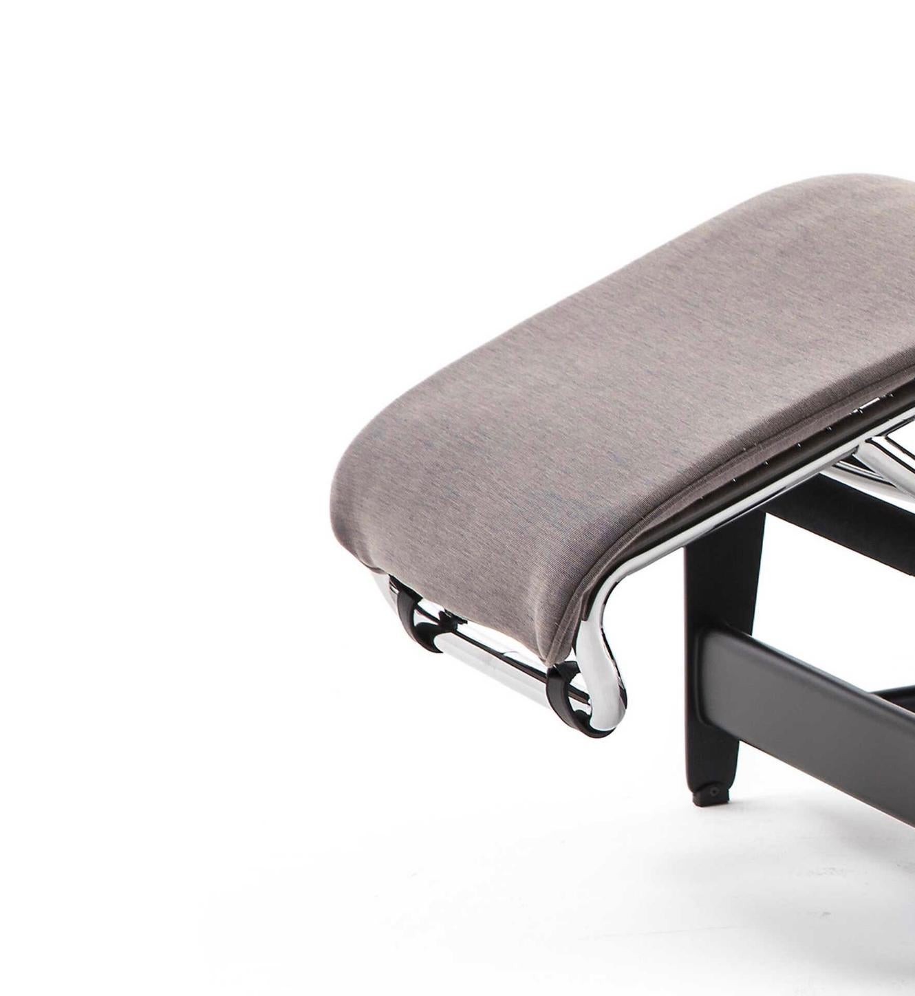 Le Corbusier 4 Chaise Longue À Réglage Continuable Durable Für Cassina (Moderne der Mitte des Jahrhunderts) im Angebot