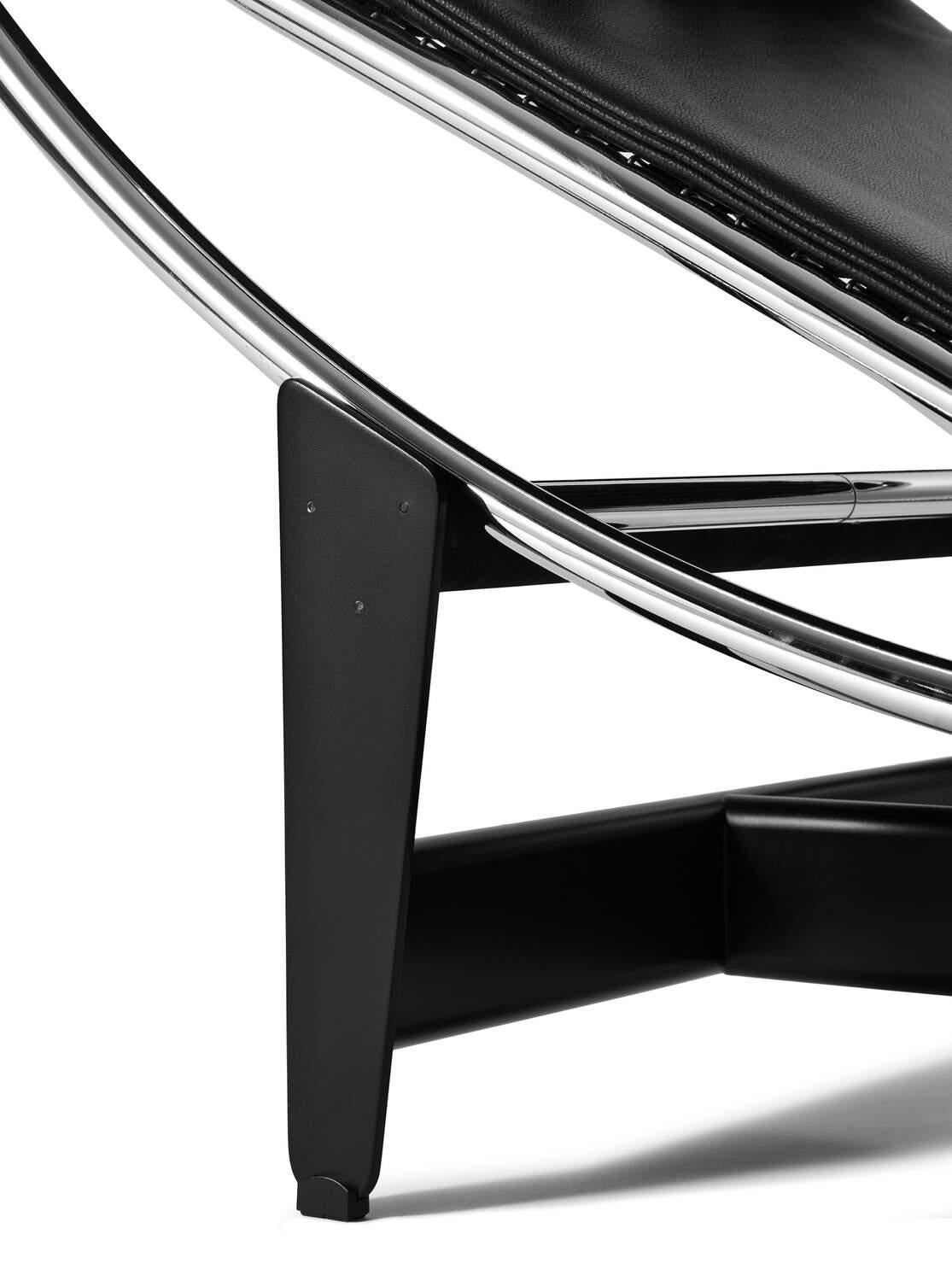 Mid-Century Modern Le Corbusier 4 Chaise Longue À Réglage Continu Durable For Cassina For Sale