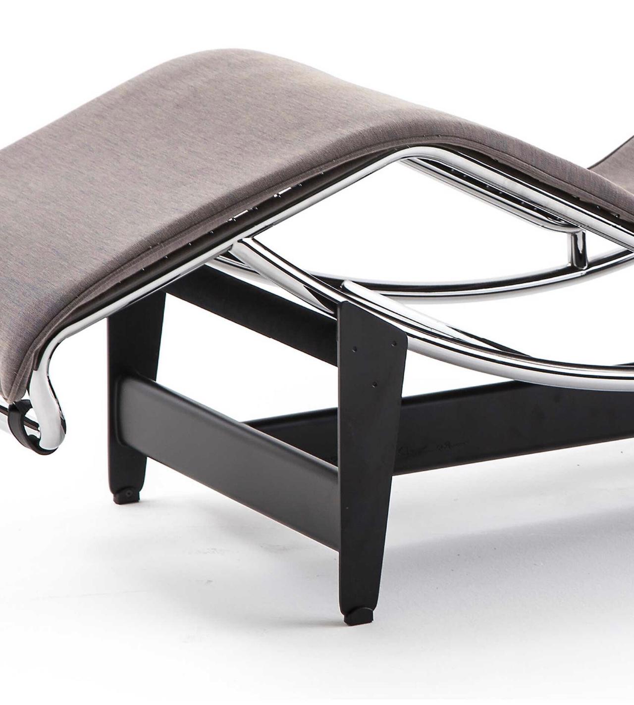 Le Corbusier 4 Chaise Longue À Réglage Continuable Durable Für Cassina im Zustand „Neu“ im Angebot in Barcelona, Barcelona