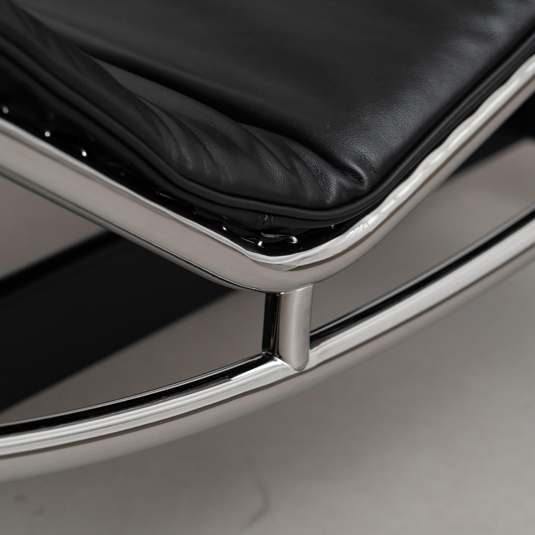Le Corbusier 4 Chaise Longue À Réglage Continu, Noire, Durable Per Cassina in vendita 4