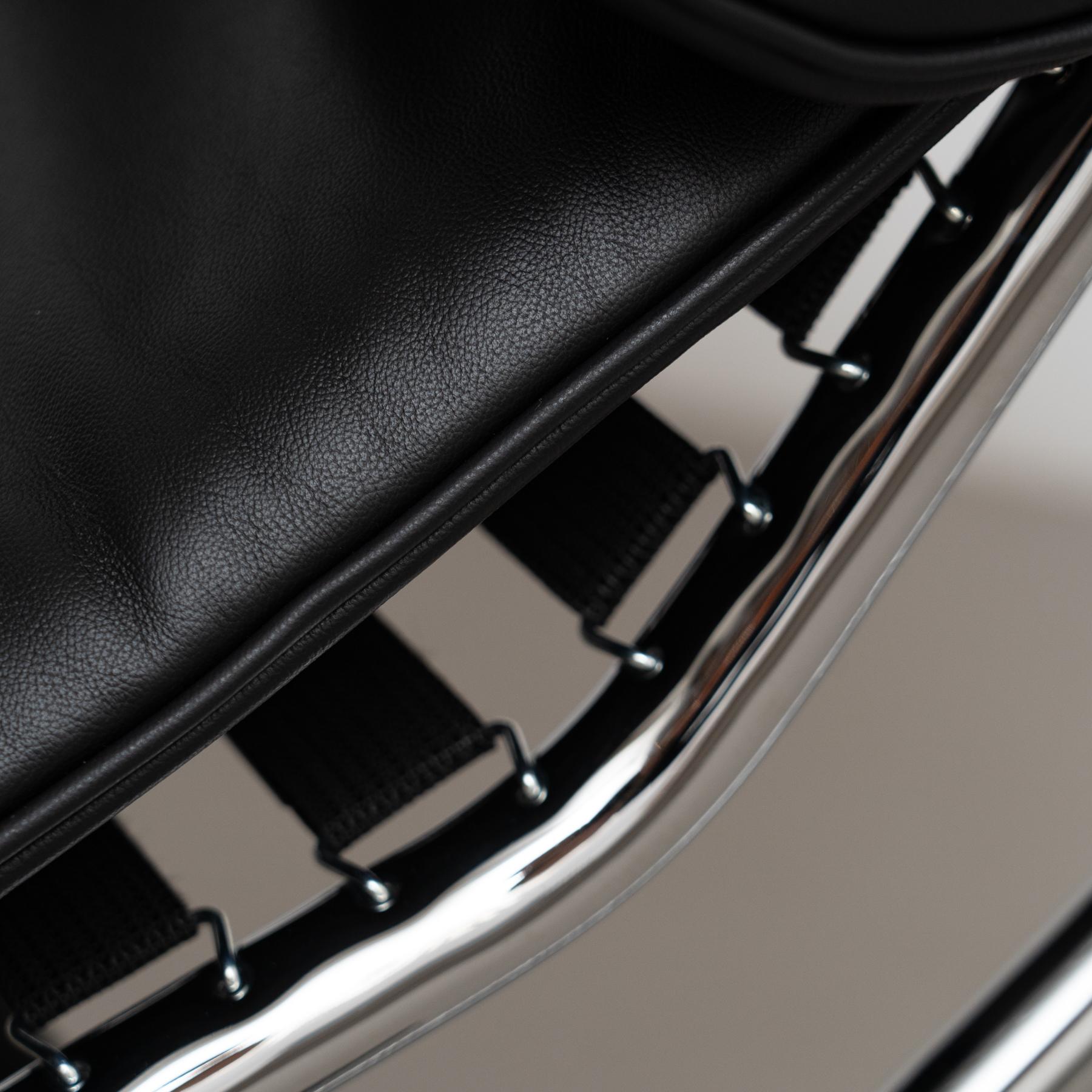 Le Corbusier 4 Chaise Longue À Réglage Continu, Noire, Durable Per Cassina in vendita 5
