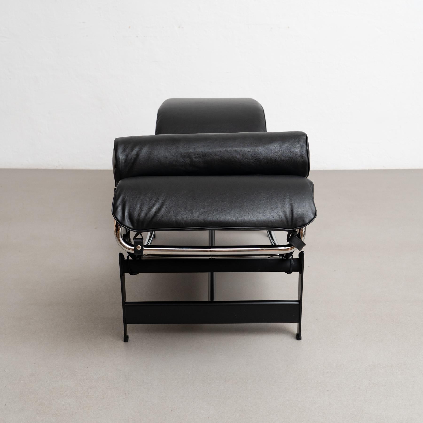 Le Corbusier 4 Chaise Longue À Réglage Continu, Noire, Durable Per Cassina in vendita 7