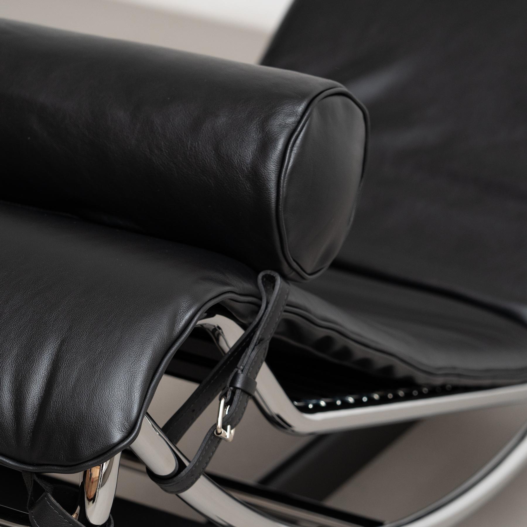 Le Corbusier 4 Chaise Longue À Réglage Continu, Noire, Durable Per Cassina in vendita 9