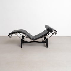Le Corbusier 4 Chaise Longue À Réglage Continu, Noire, Durable Per Cassina