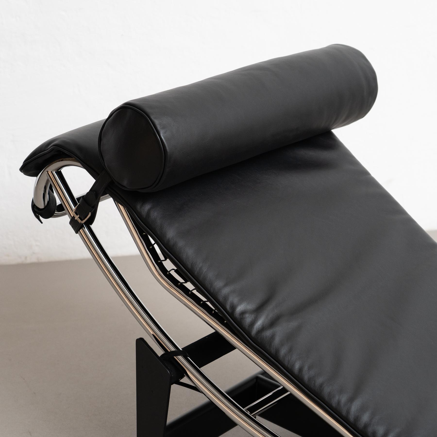 Acciaio Le Corbusier 4 Chaise Longue À Réglage Continu, Noire, Durable Per Cassina in vendita