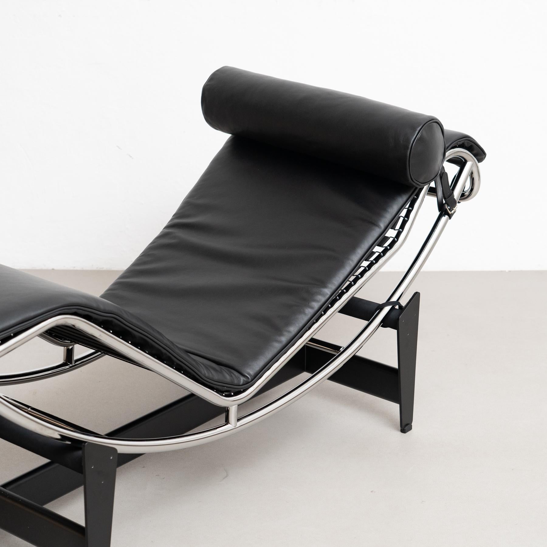 Le Corbusier 4 Chaise Longue À Réglage Continu, Noire, Durable Per Cassina in vendita 1