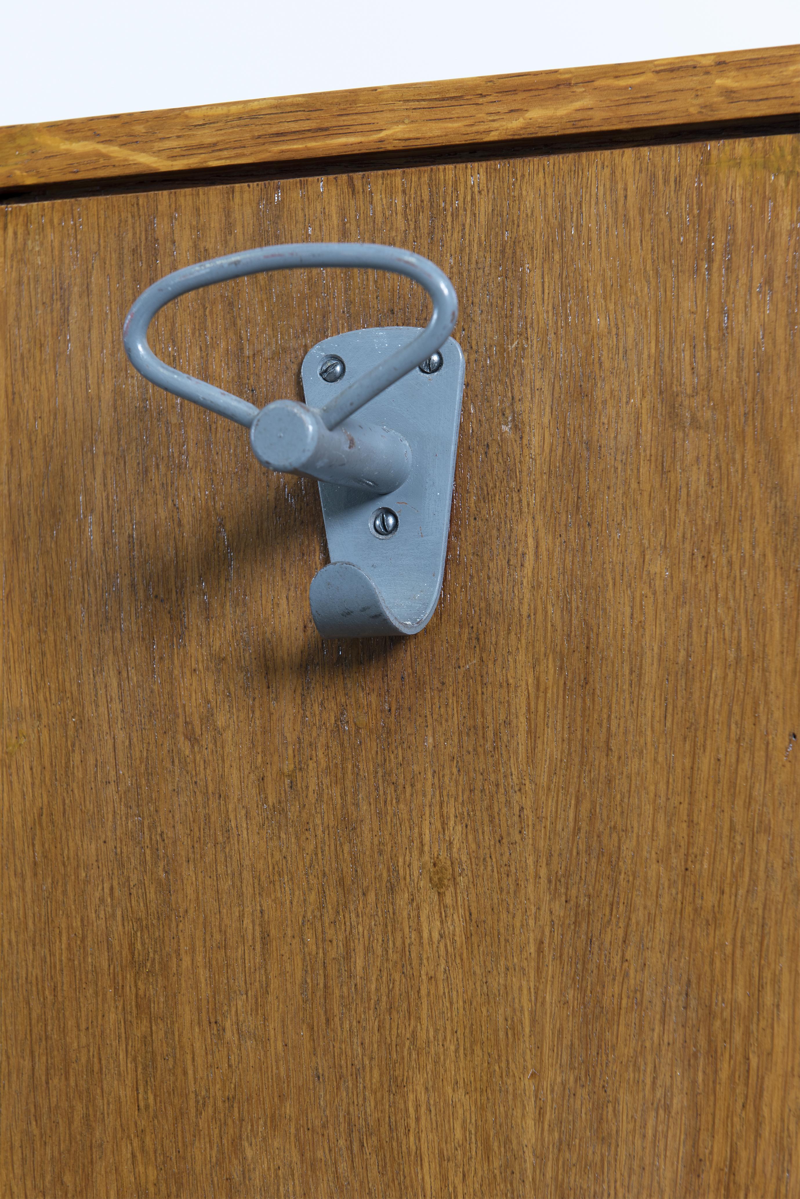 Kleiderschrank von Le Corbusier und Charlotte Perriand, 1956-1959 (Holz)