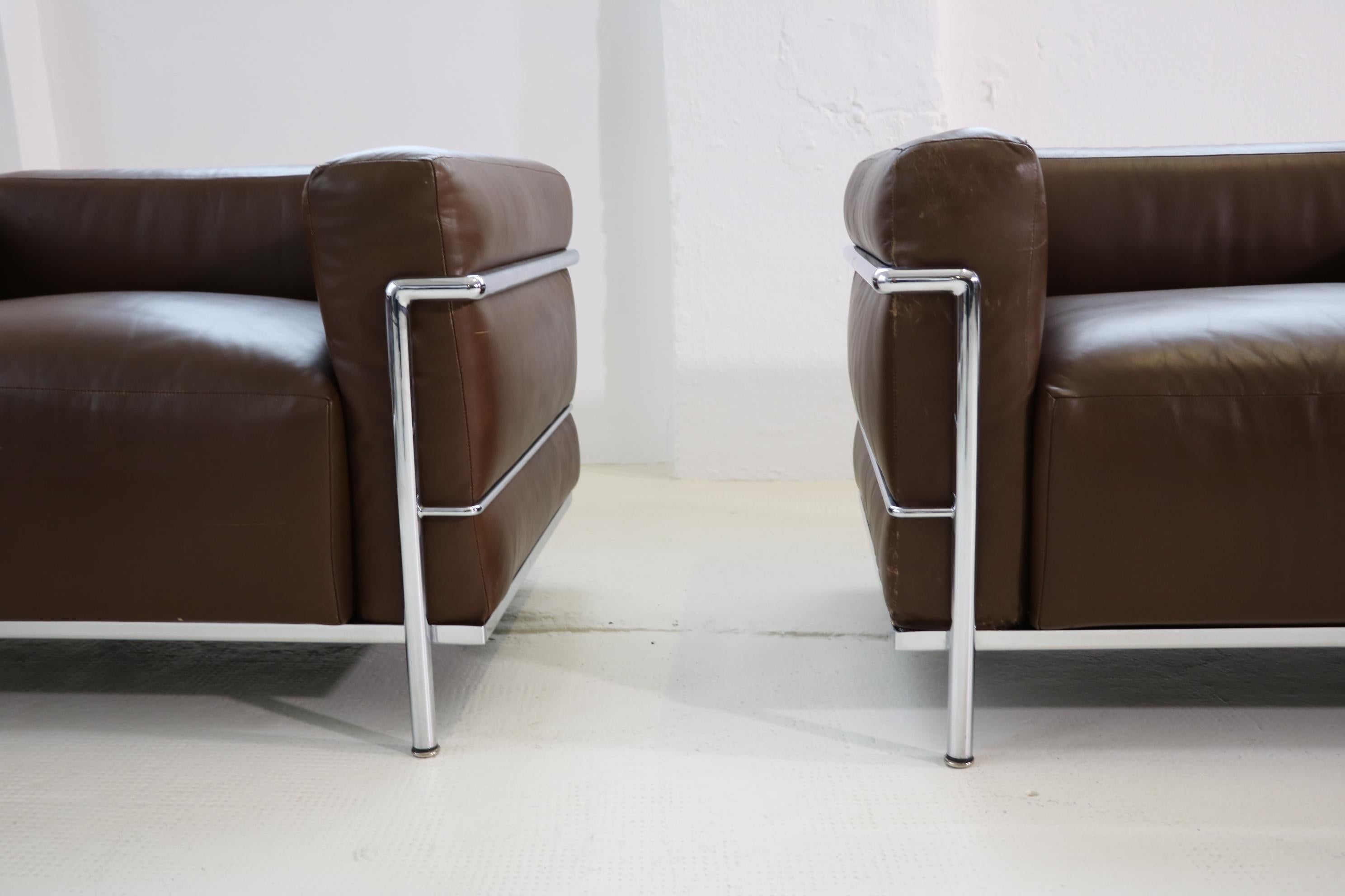 The armchair is an early production from 1970 in a brown leather with a great patina. 
Small serial number-1066, rubber straps and the old Cassina logo.
The price is per chair.