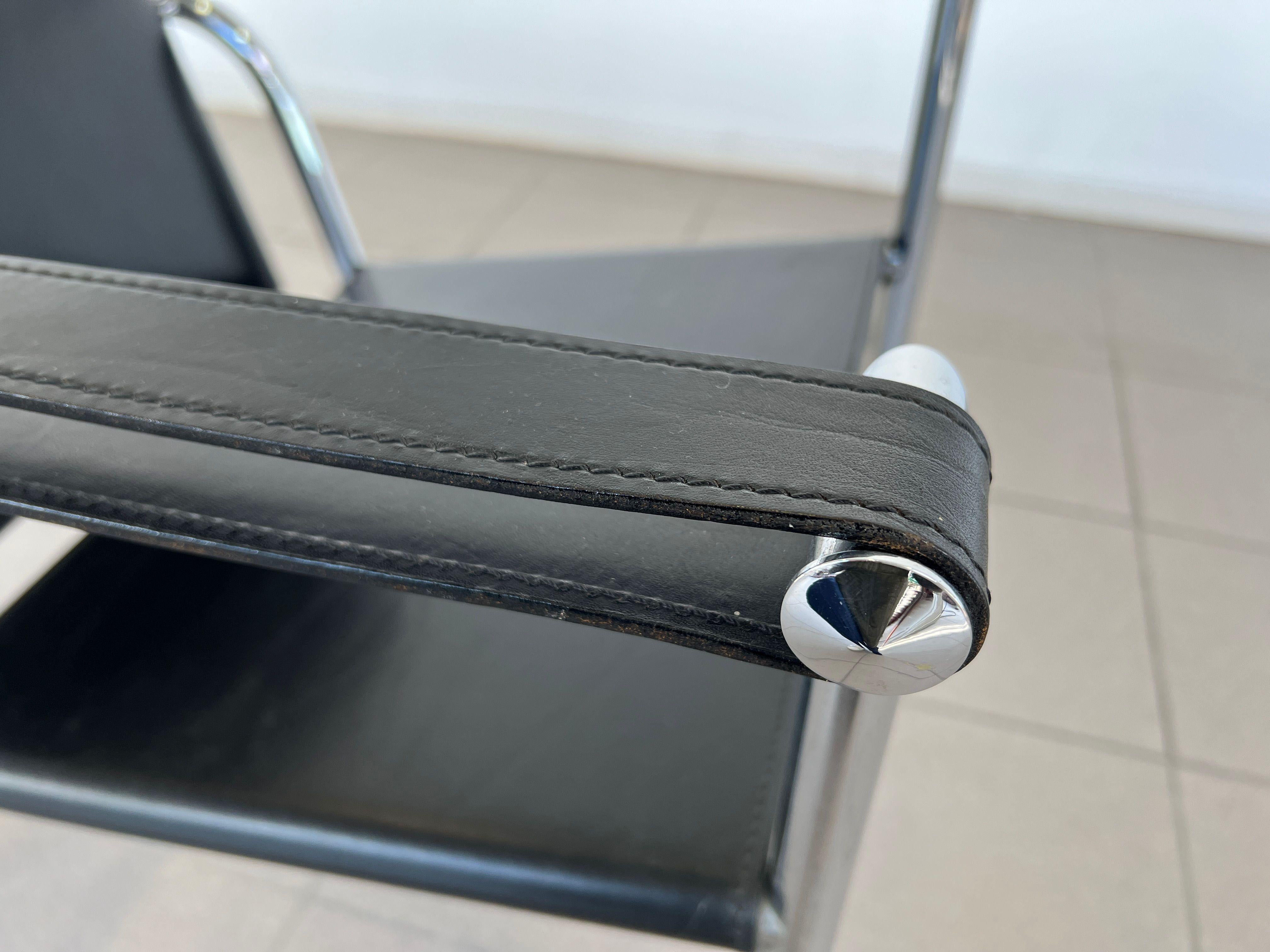 Le Corbusier Schwarze Lederstühle - 2er-Set im Angebot 5