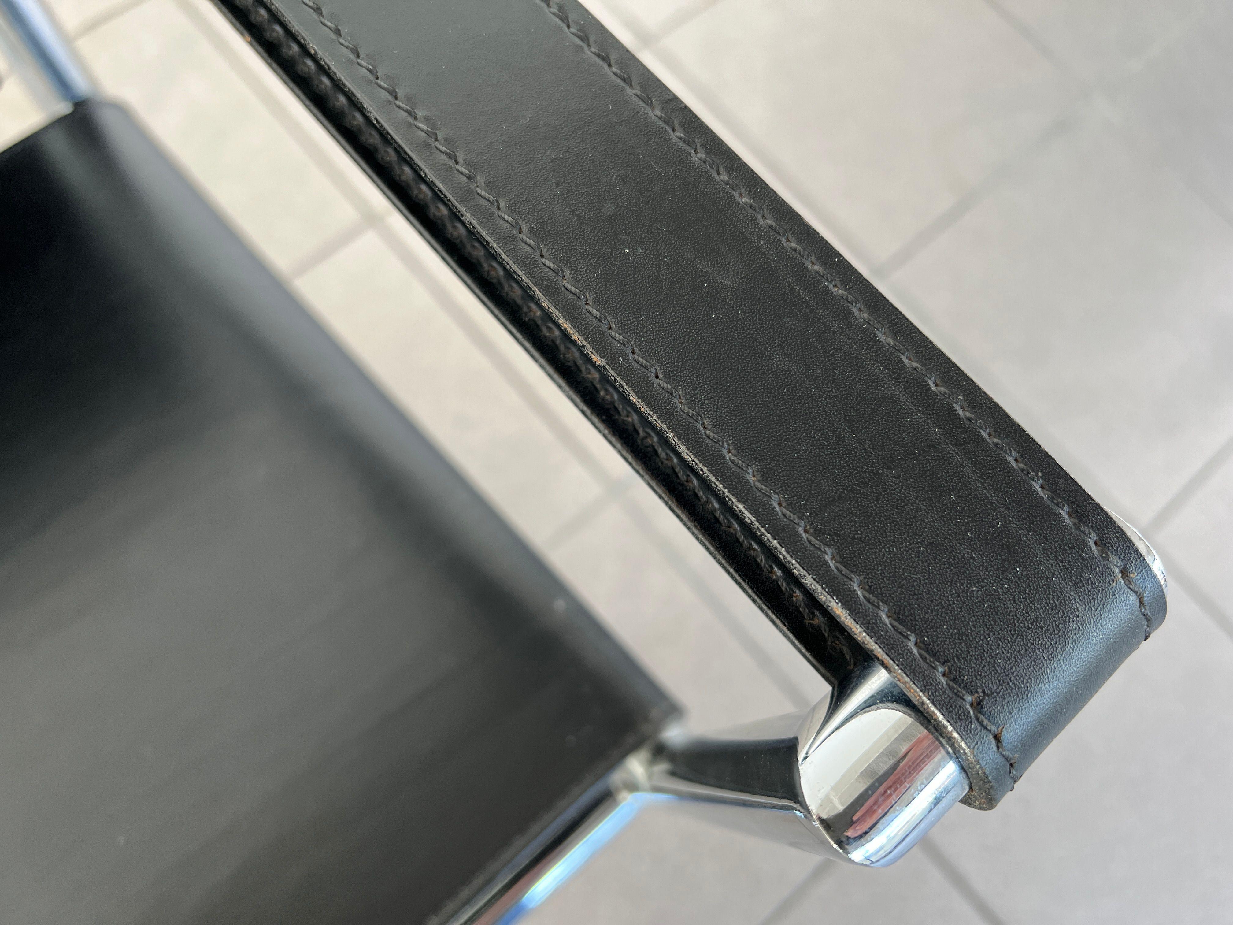 Le Corbusier Schwarze Lederstühle - 2er-Set im Angebot 10