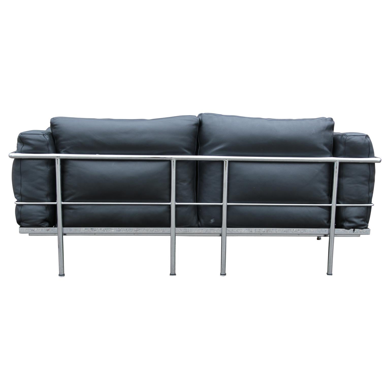 Modern Le Corbusier Black Leather Sofa with Tubular Steel Frame by Gordon International