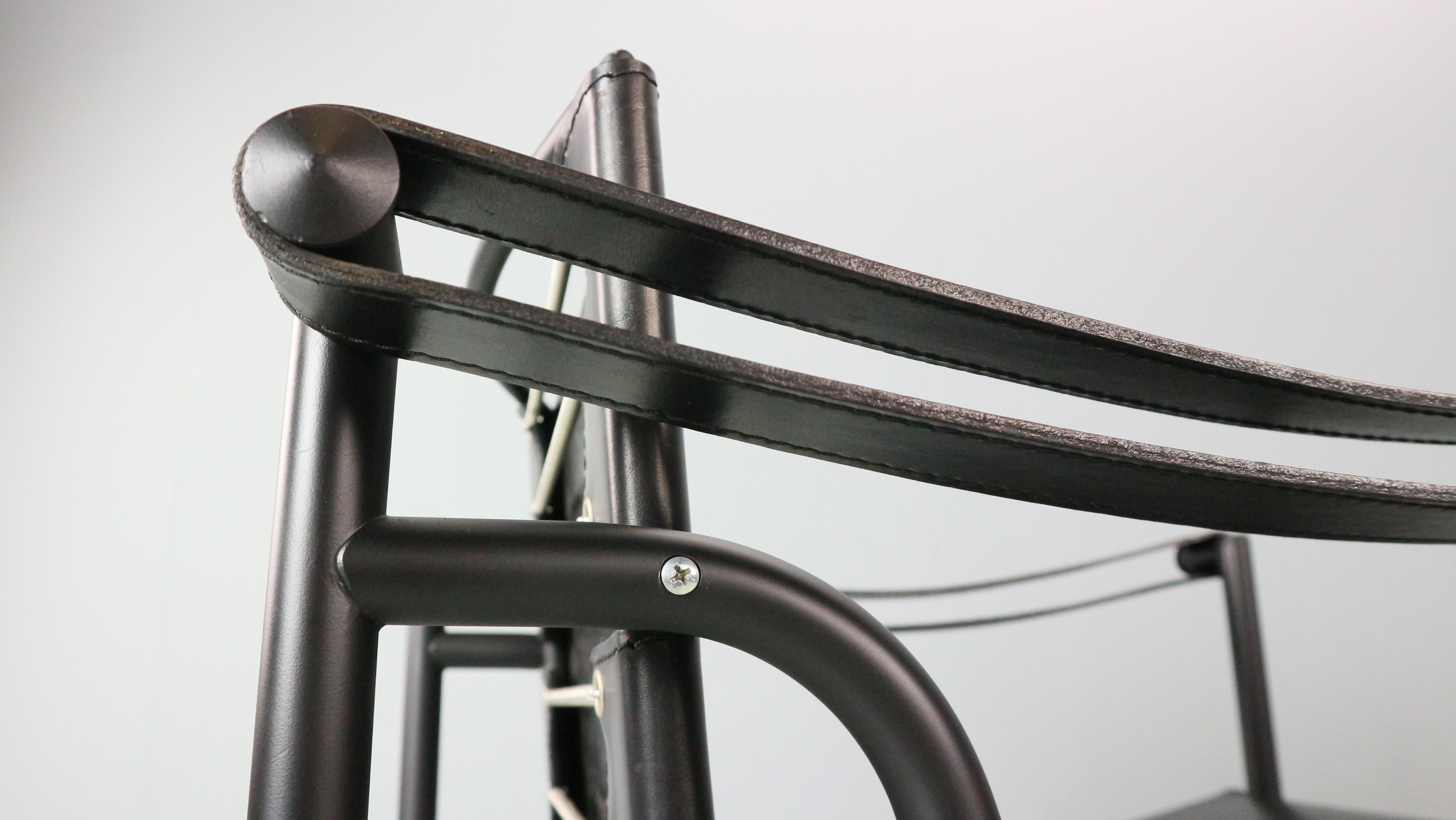 Pelle animale Poltrona Le Corbusier nero su nero Model-LC1 per Cassina, anni '70, Italia in vendita