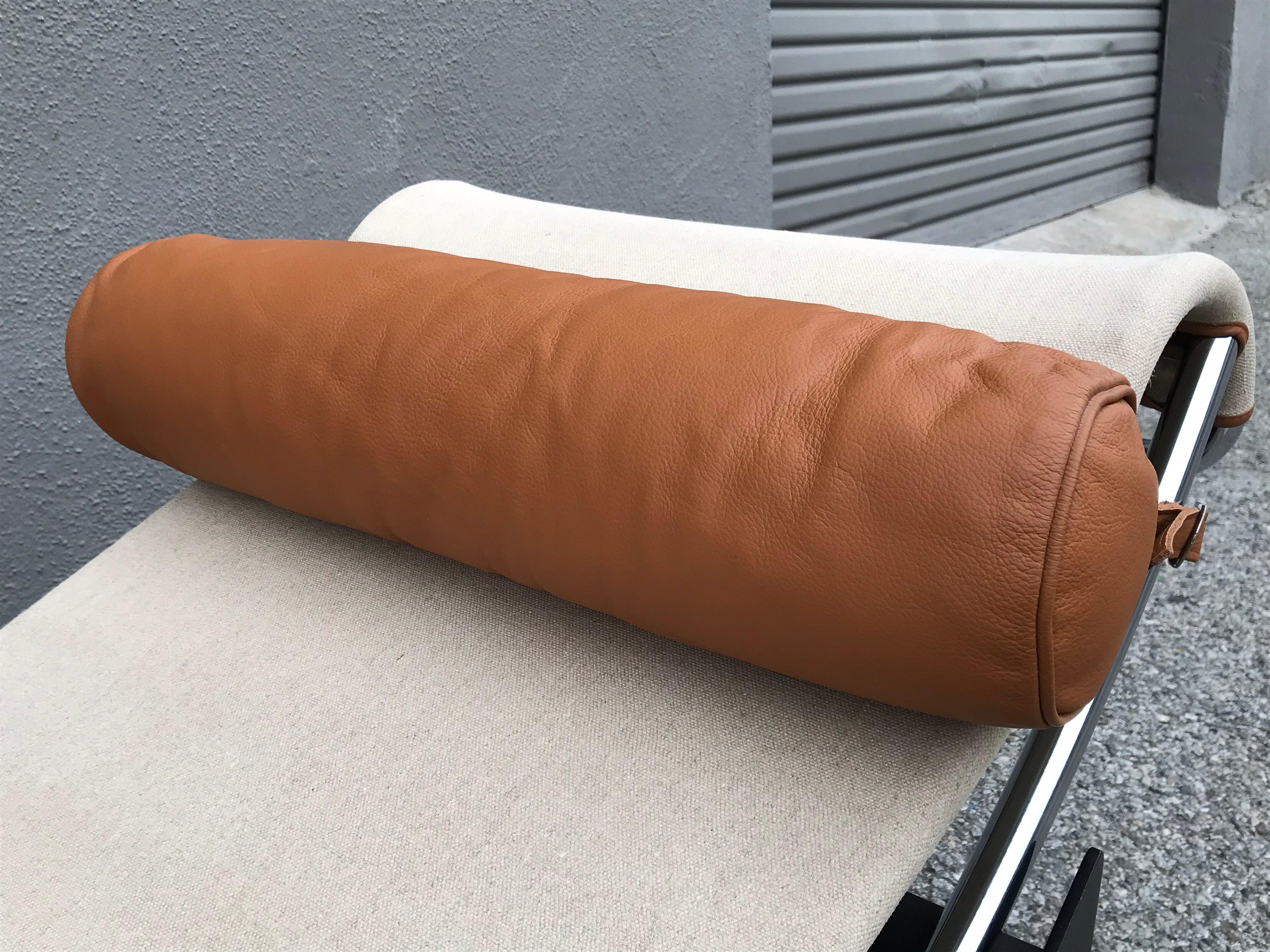 20th Century Le Corbusier Canvas and Leather Chaise Longue by Cassina