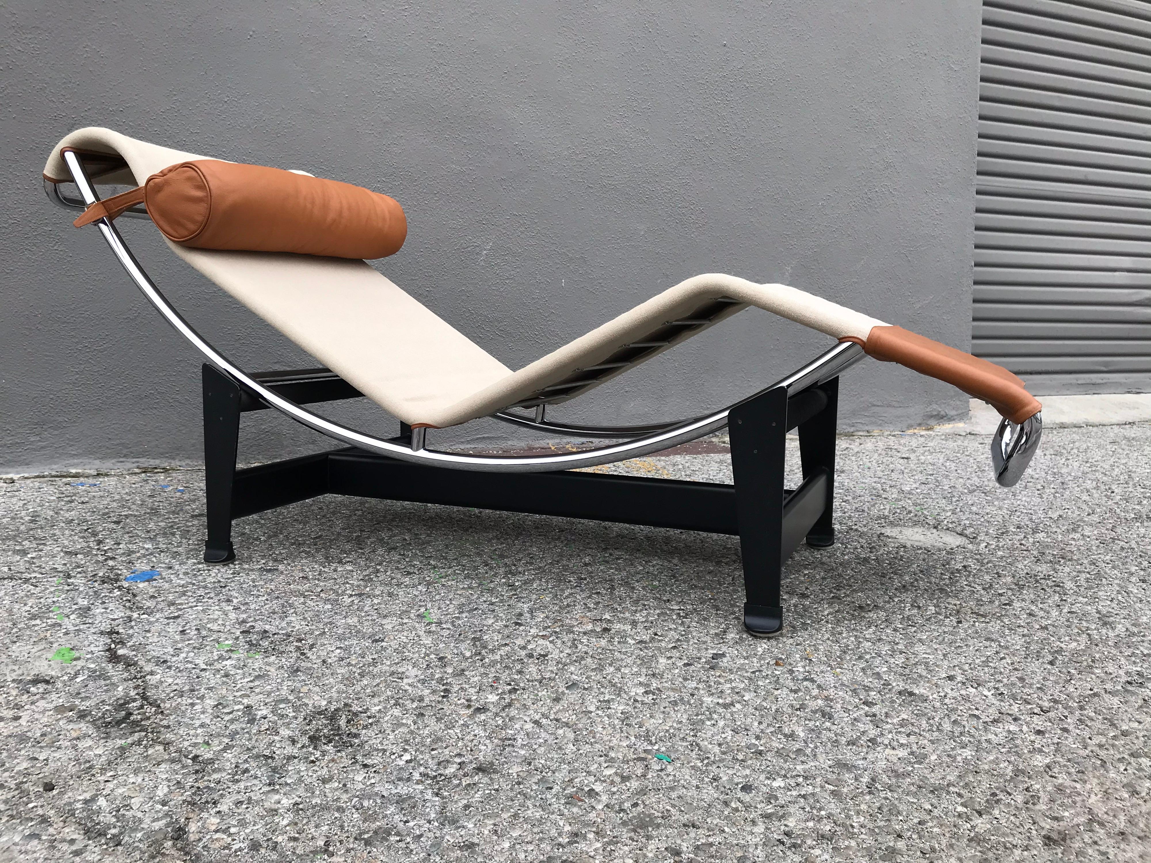 Le Corbusier Canvas and Leather Chaise Longue by Cassina 4