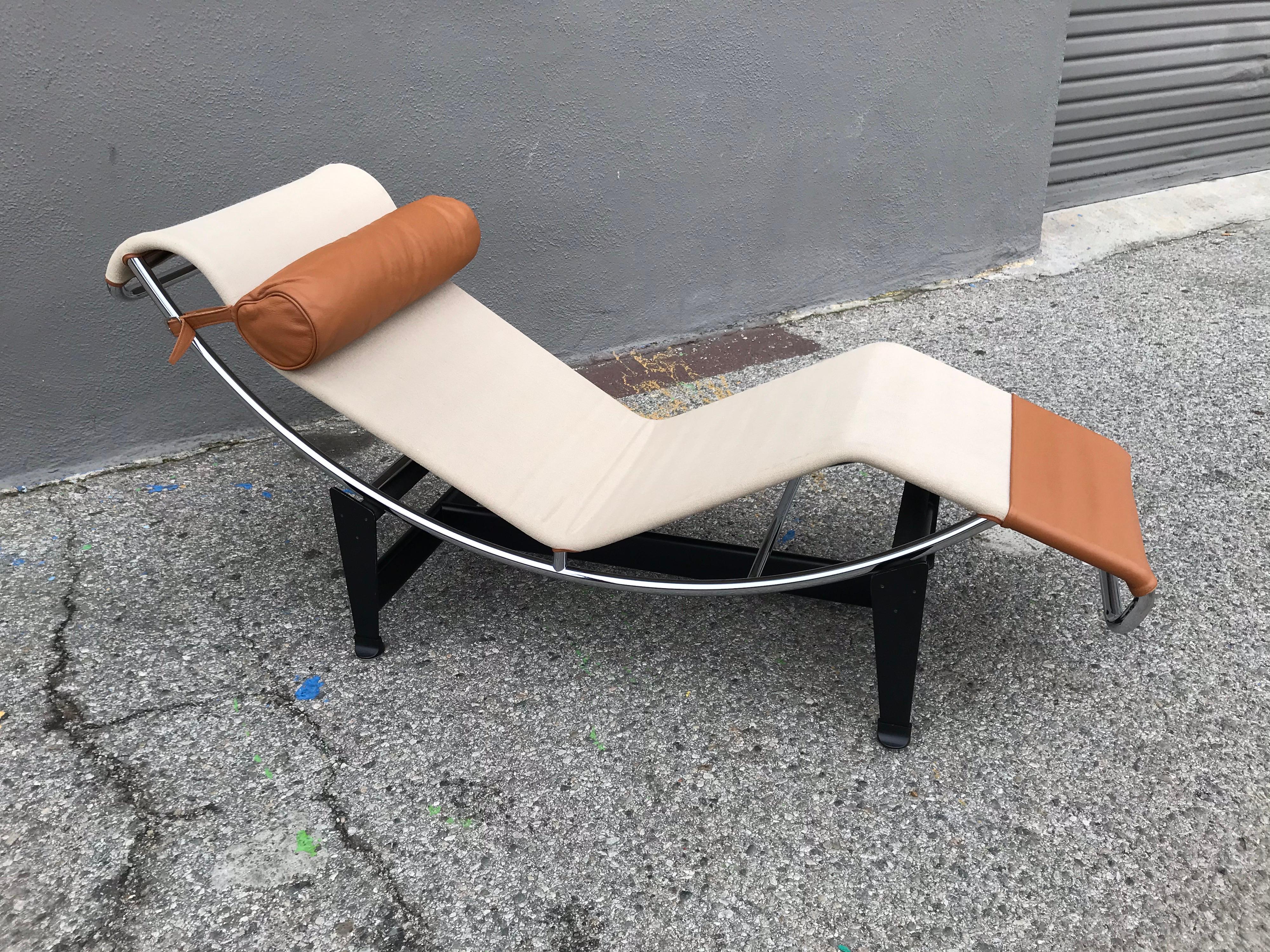 Le Corbusier Canvas and Leather Chaise Longue by Cassina 5