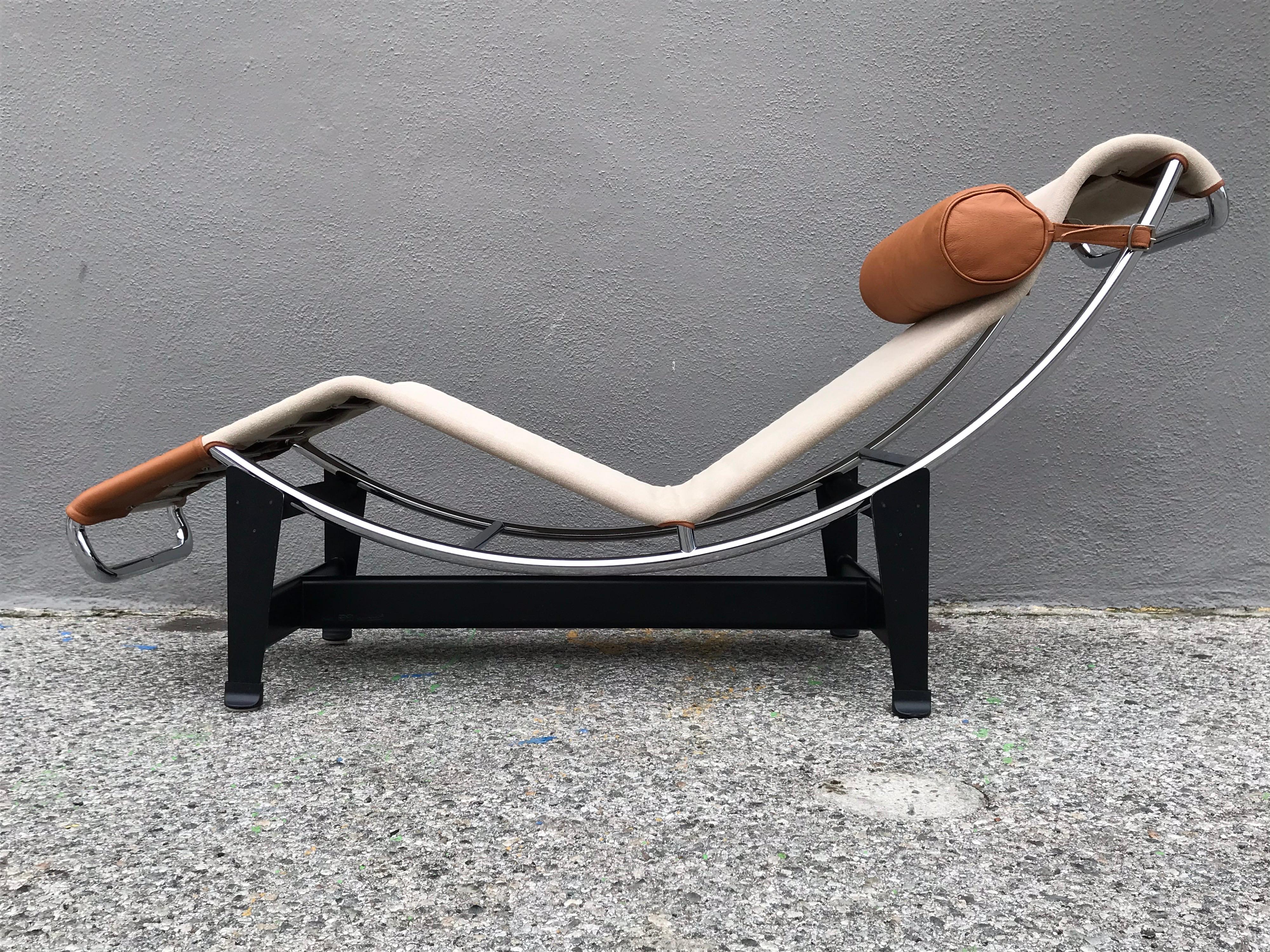 Le Corbusier Canvas and Leather Chaise Longue by Cassina 5