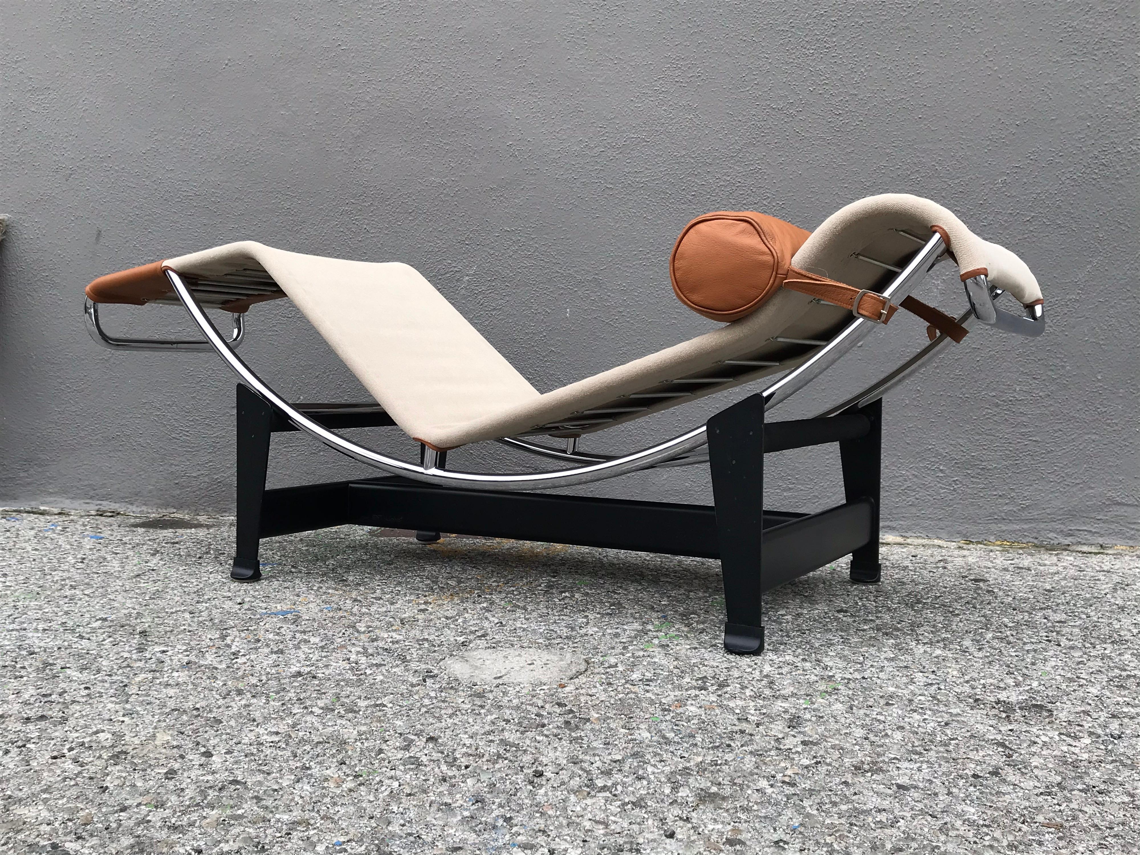 Modern Le Corbusier Canvas and Leather Chaise Longue by Cassina